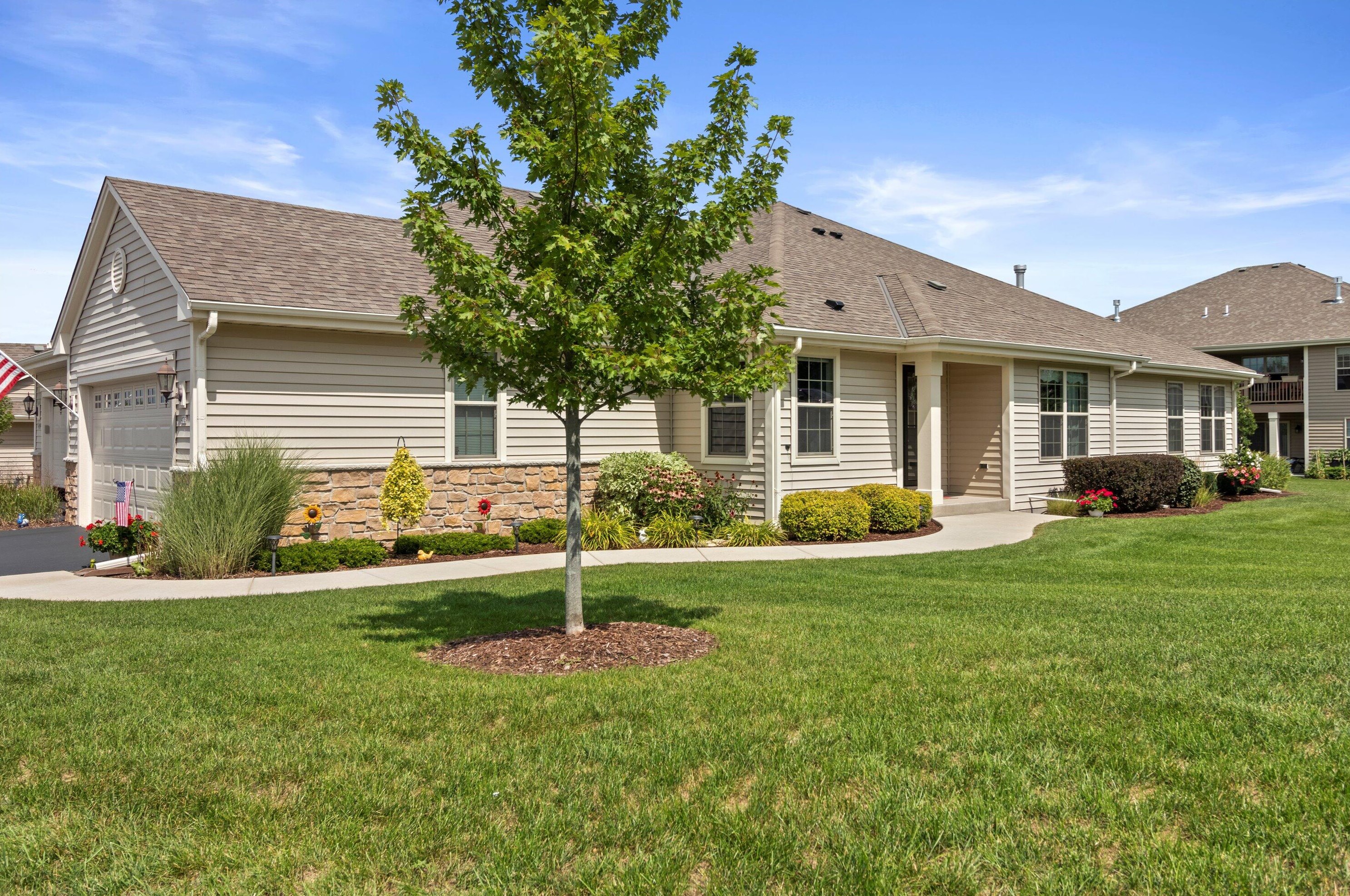 475 Woodfield Cir, Waterford, WI 53185