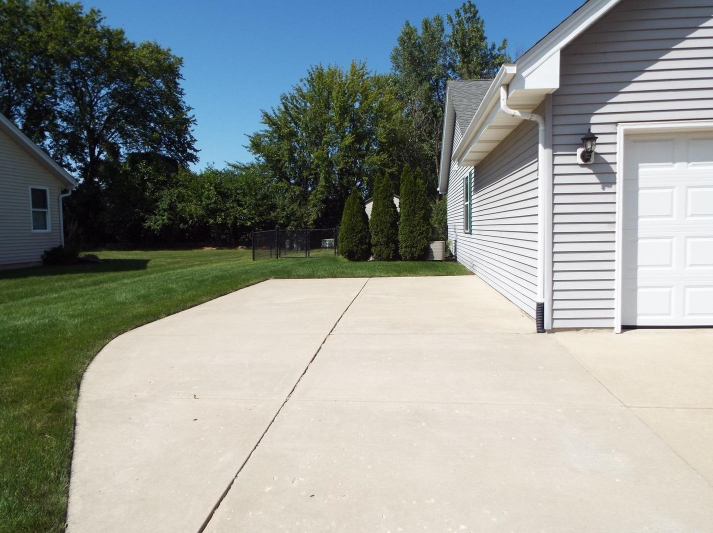 3026 Heartland Ln, Racine, WI 53402-1598