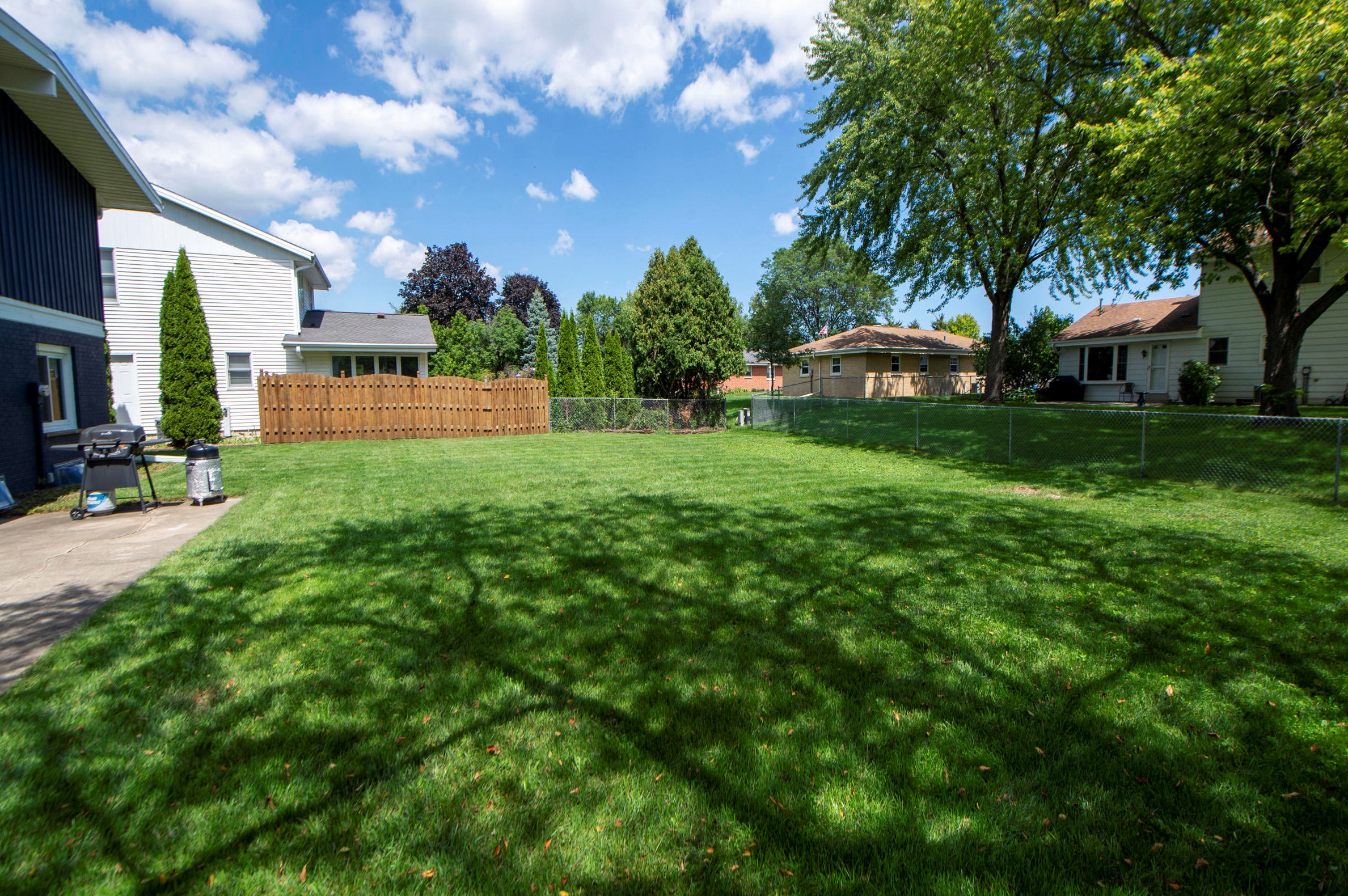 8058 59th St, Hales Corners, WI 53132-9234