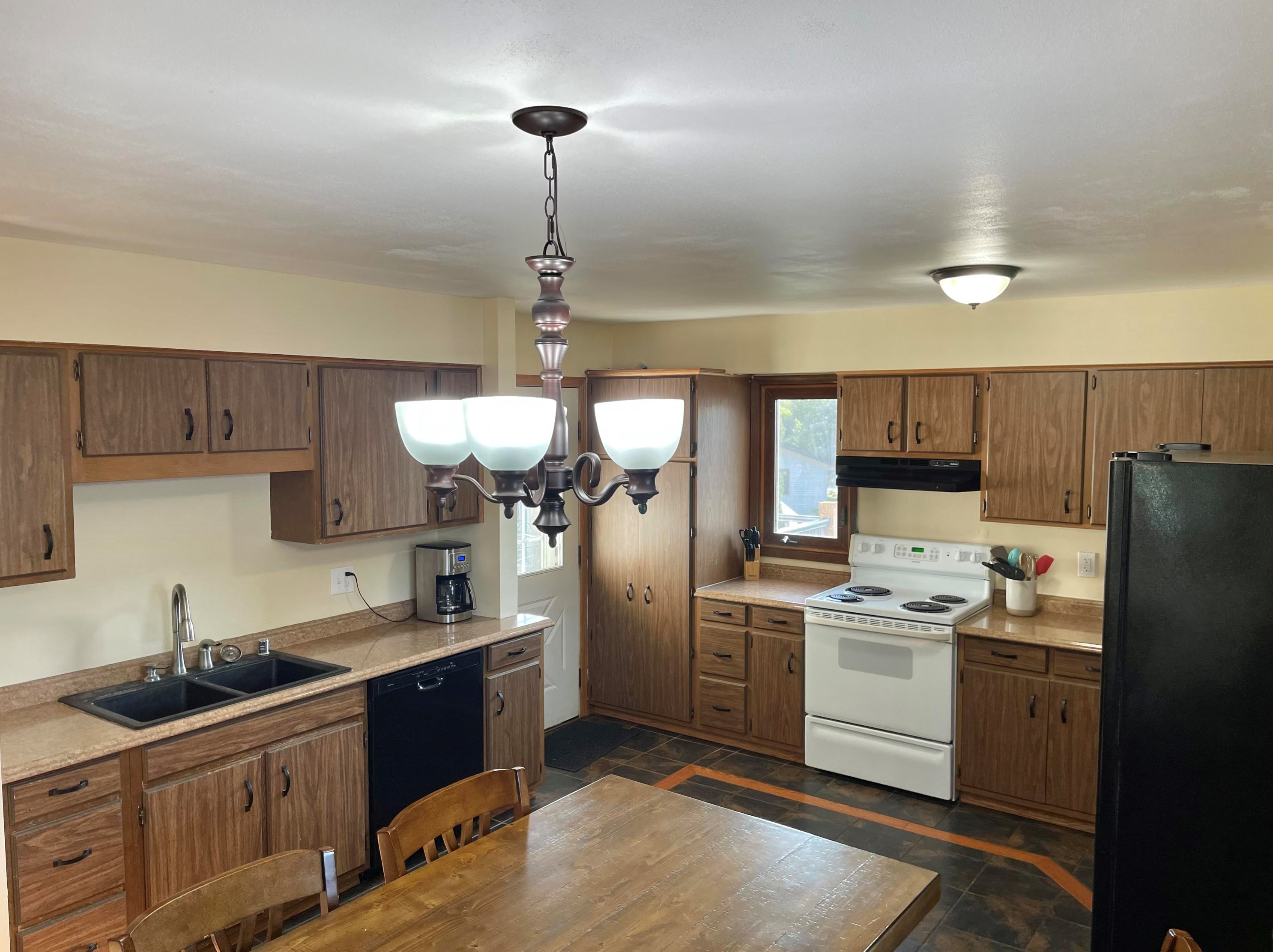 504 Victoria St, West Bend, WI 53090