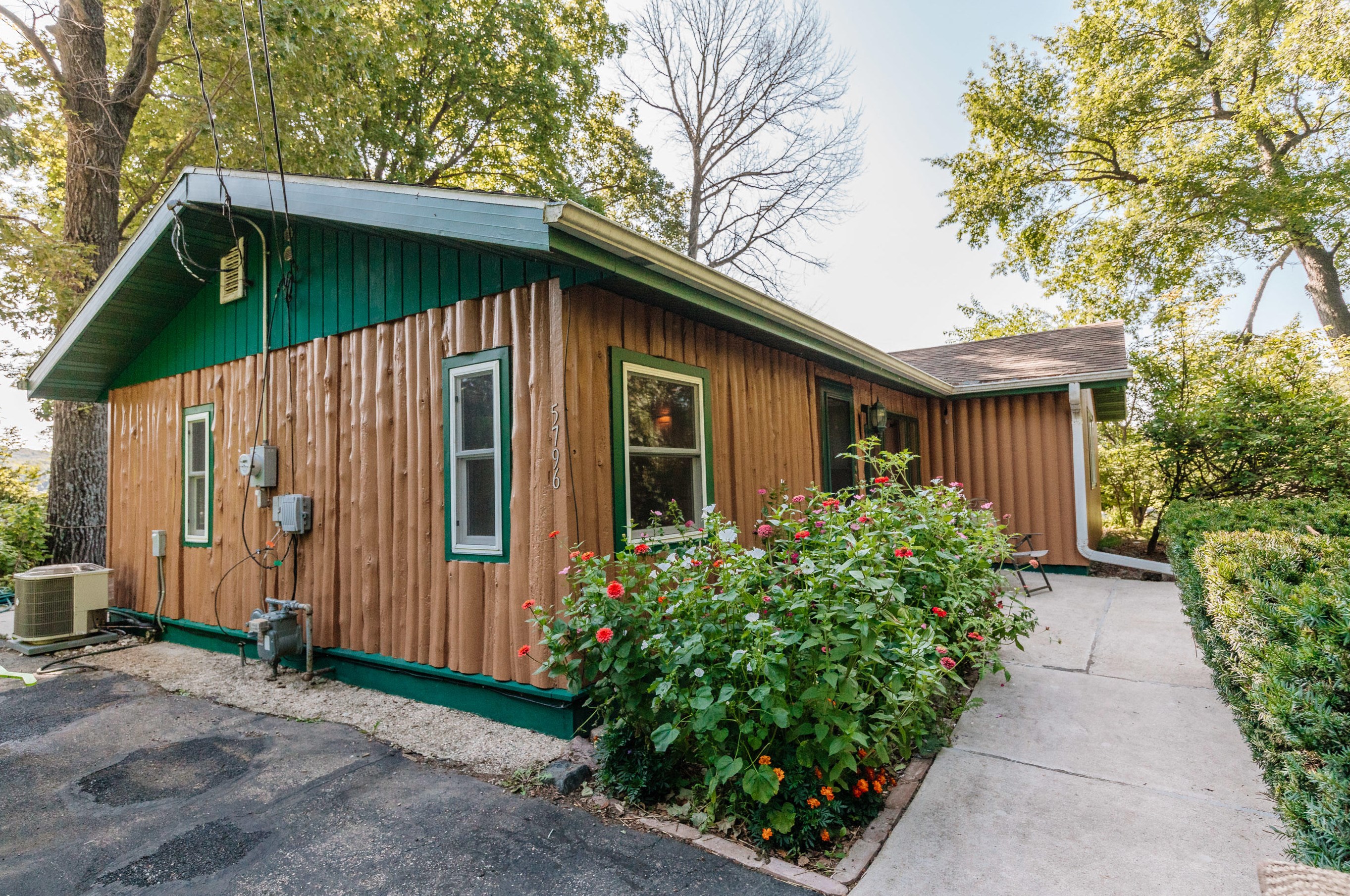 5796 S Hacker Dr, West Bend, WI 53095