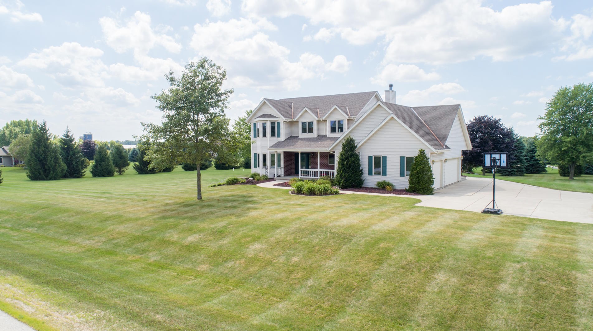 4885 Anna Rd, West Bend, WI 53095