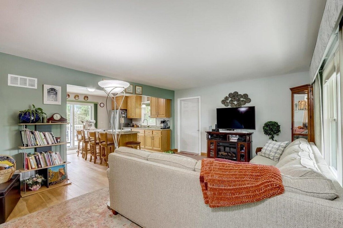 21240 Jill Ct, Brookfield, WI 53045