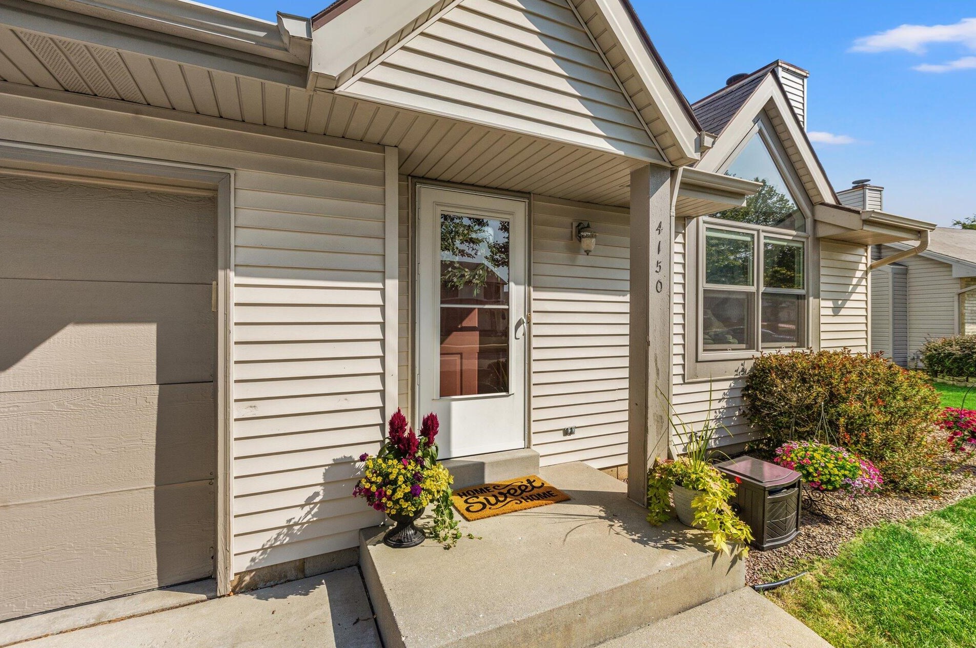4150 Barton Rd, Oak Creek, WI 53154-6705