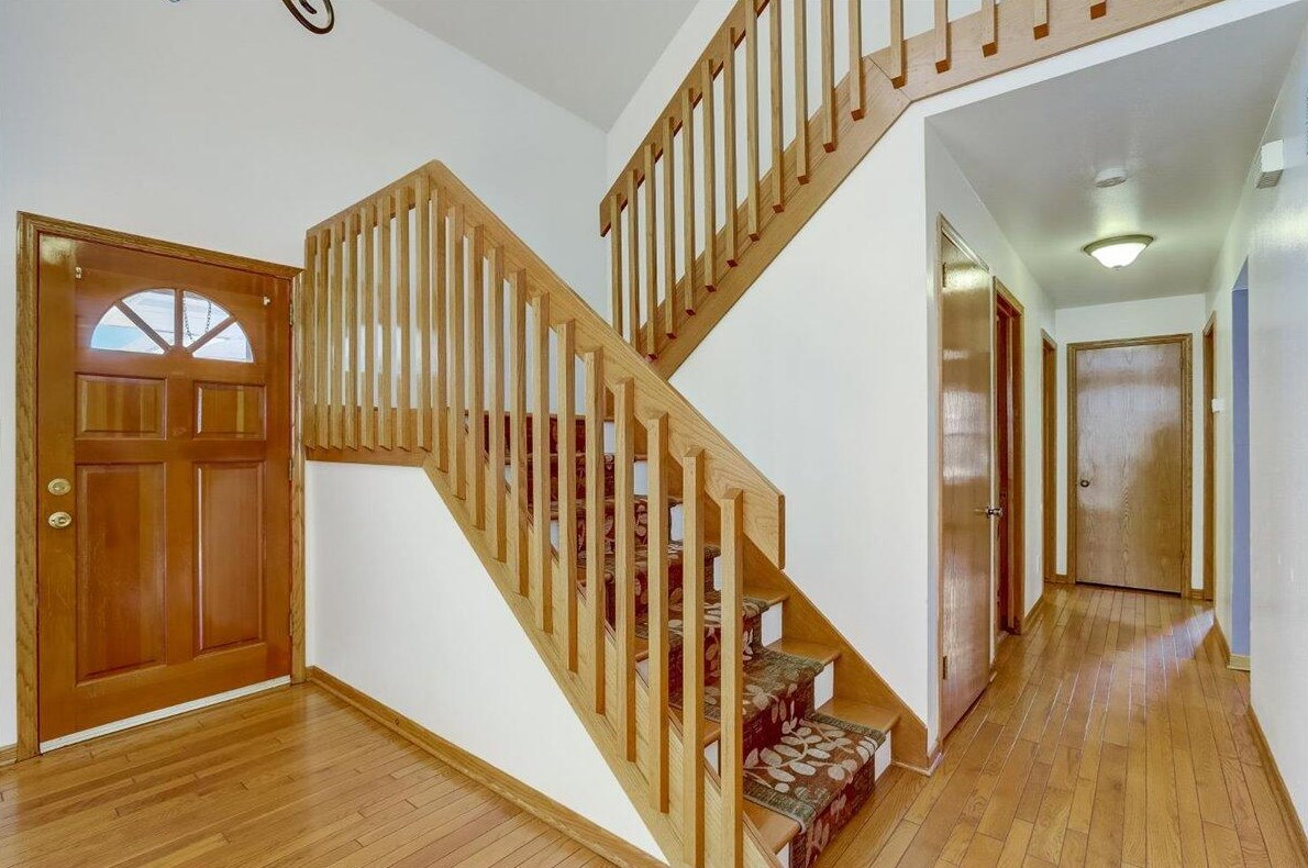 4133 S Regal Manor Ct, Waukesha, WI 53151