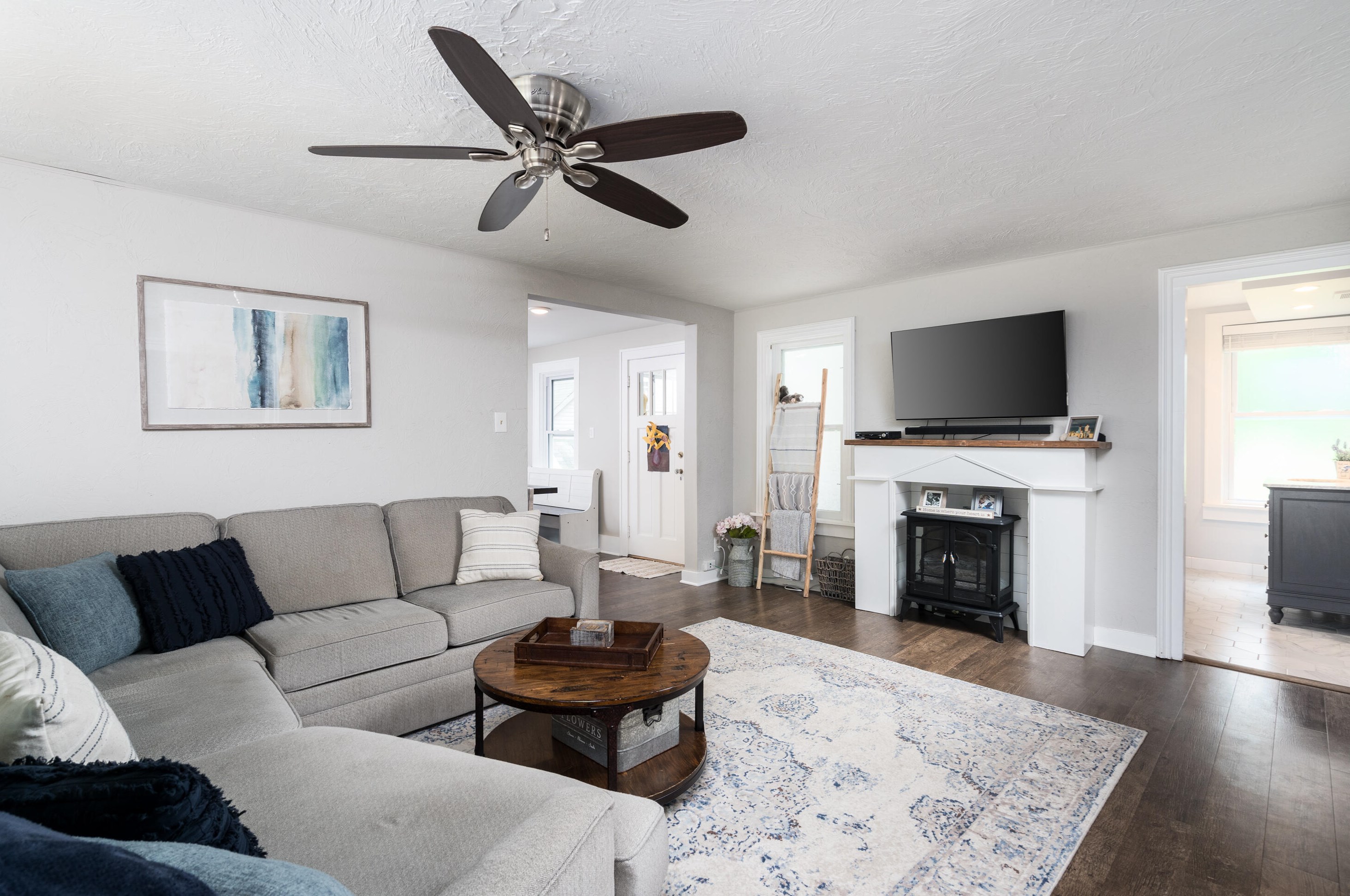 225 Riverview Dr, Thiensville, WI 53092