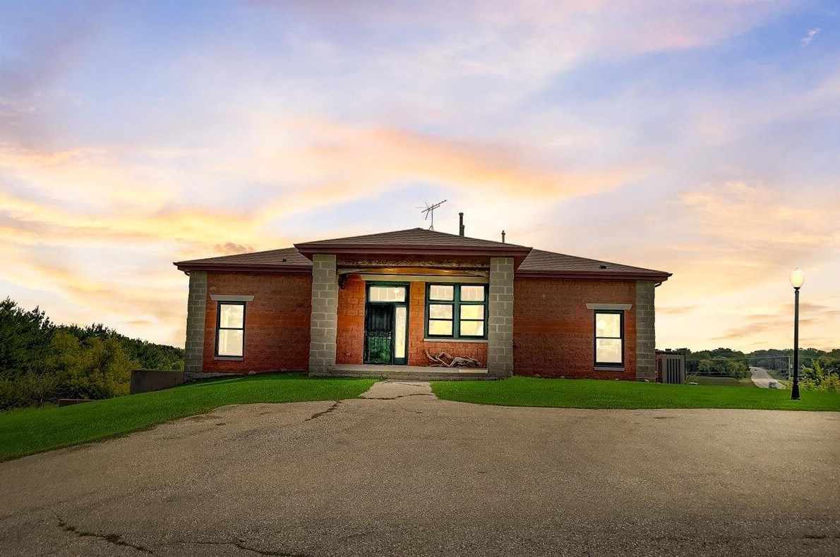 2755 S Johnson Rd, Waukesha, WI 53146