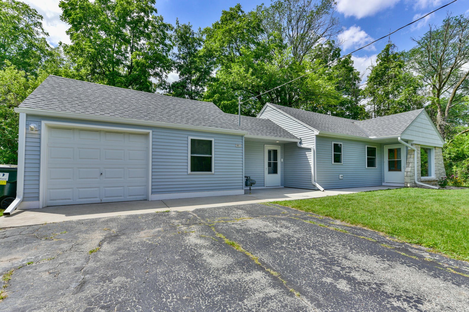 5951 Kurtz Rd, Hales Corners, WI 53130-1746