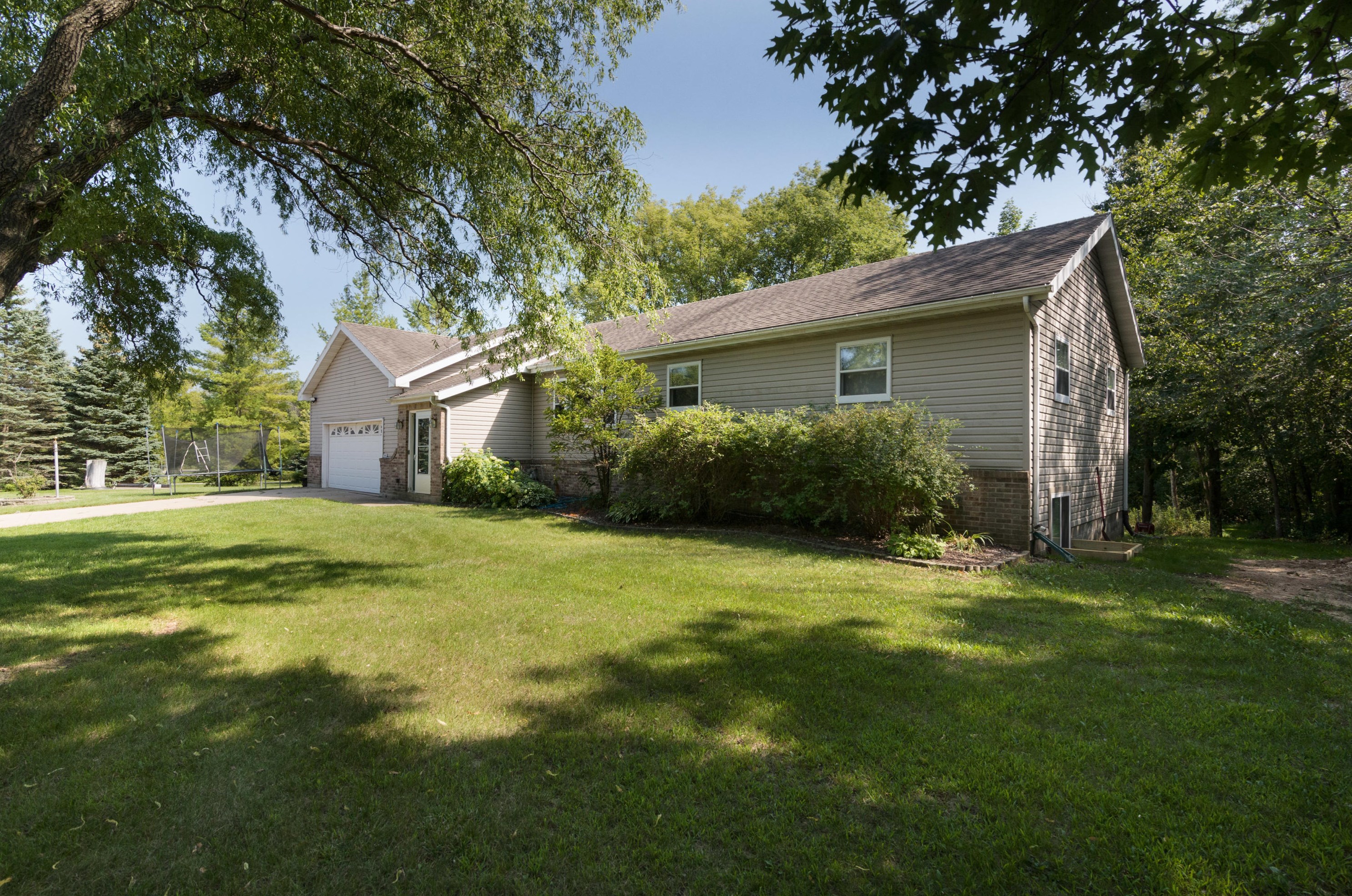 1443 Pathfinder Ln, West Bend, WI 53090
