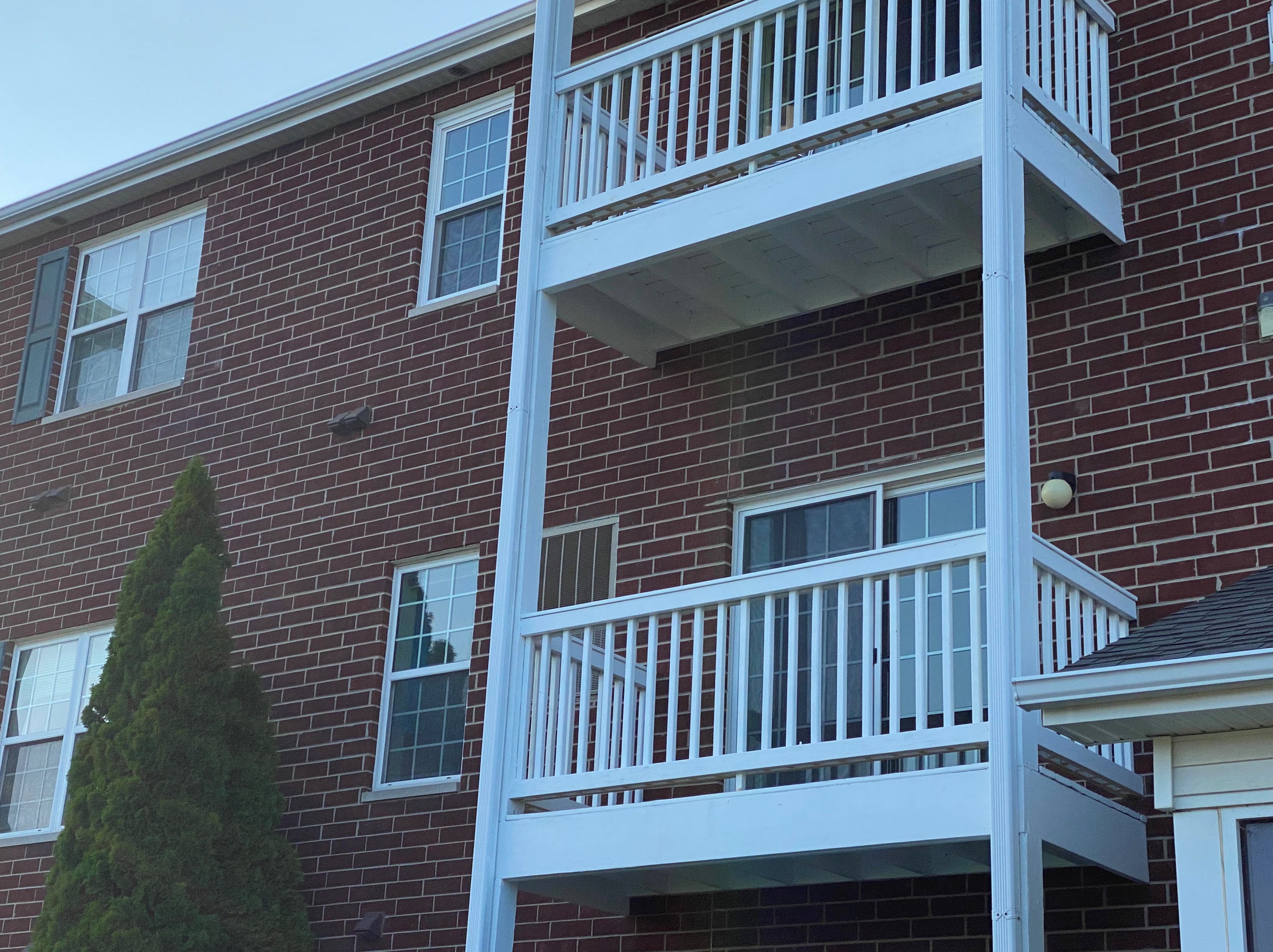 6000 S Buckhorn Ave #207, Cudahy, WI 53110