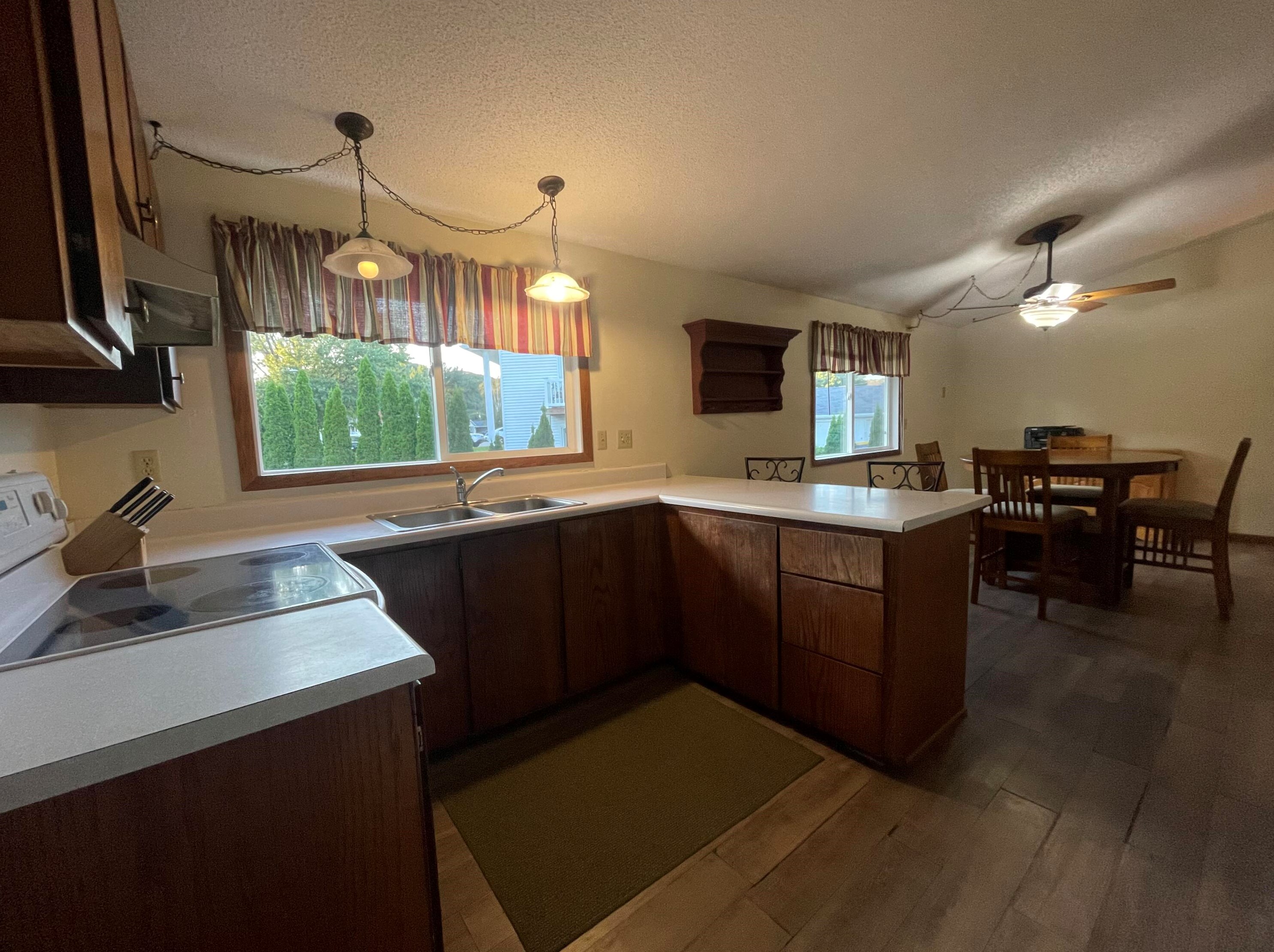 628 Welshire Dr, La Crescent, MN 55947