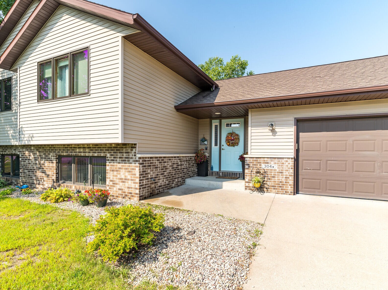 304 Cherry Ln N, Holmen, WI 54636