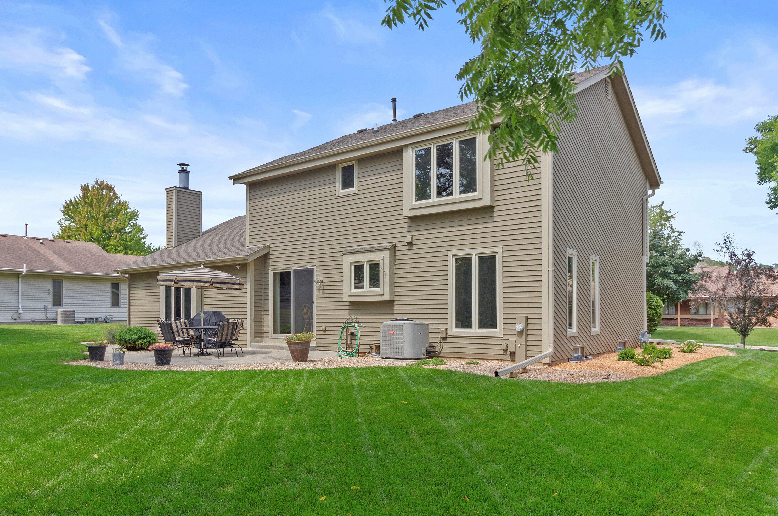 8141 Coventry Dr, Hales Corners, WI 53132-8953
