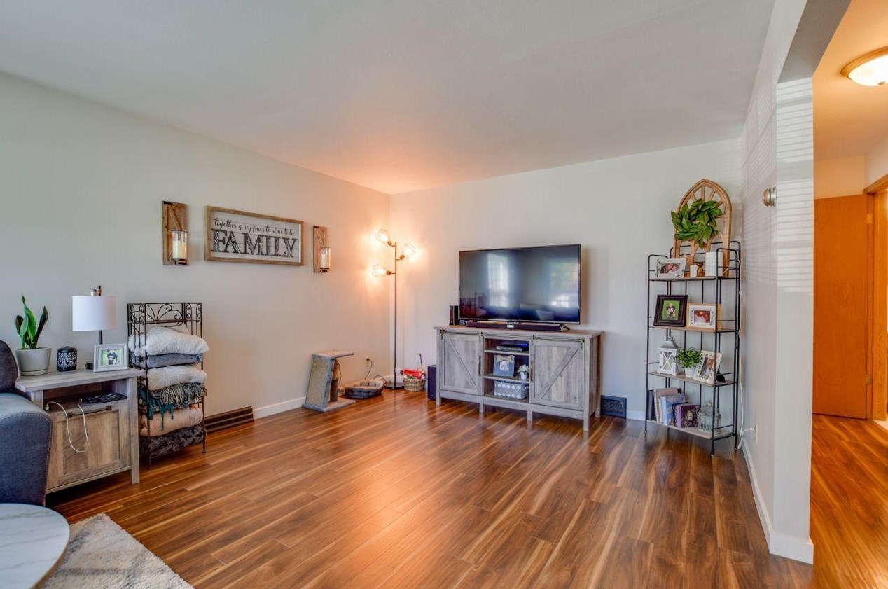 5705 104th St, Hales Corners, WI 53130-2010