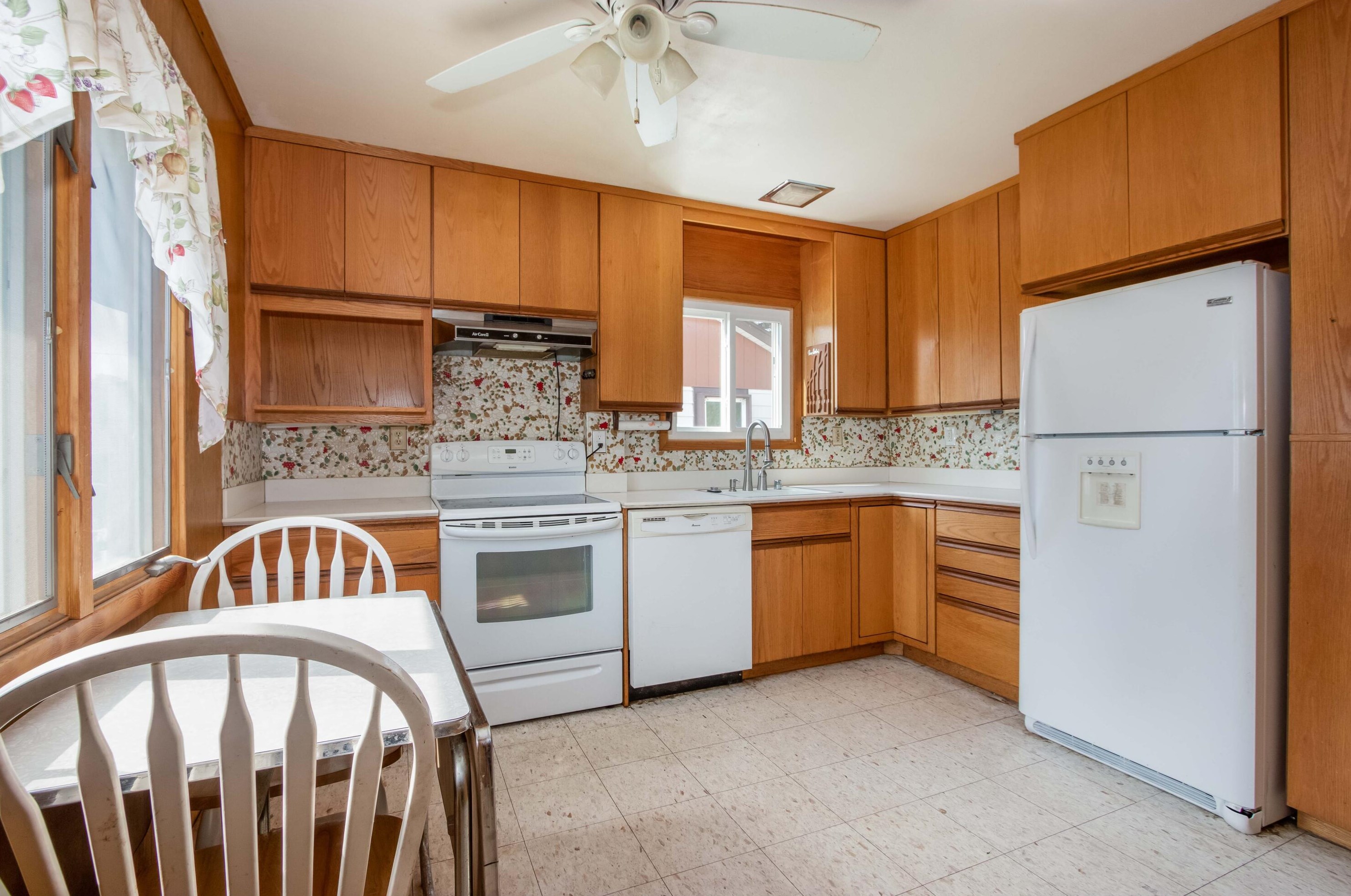 5444 75th St, Milwaukee, WI 53218-2712