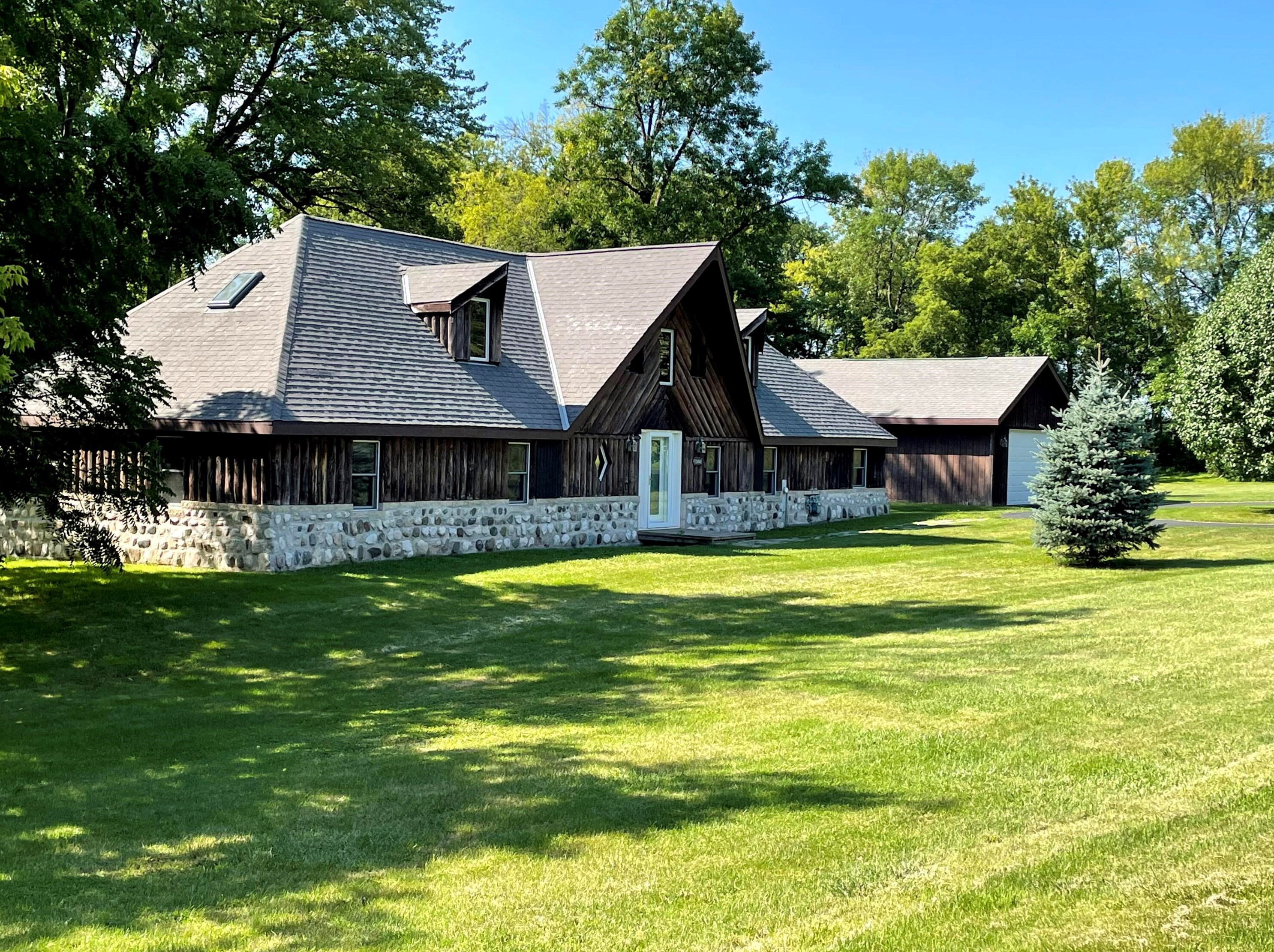 1980 Silver St, Manitowoc, WI 54220