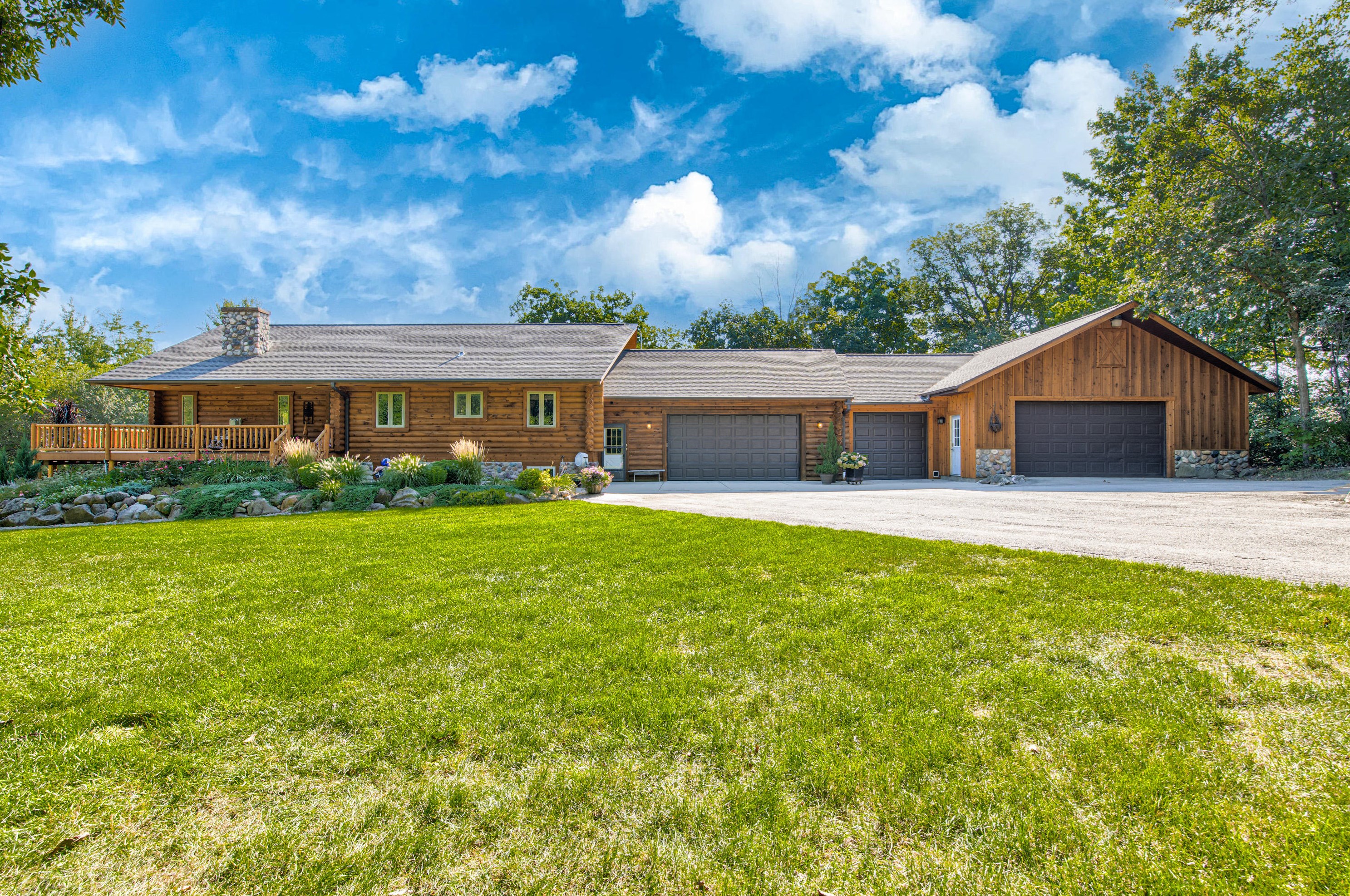 2717 N Beaumont Ave, Waterford, WI 53185