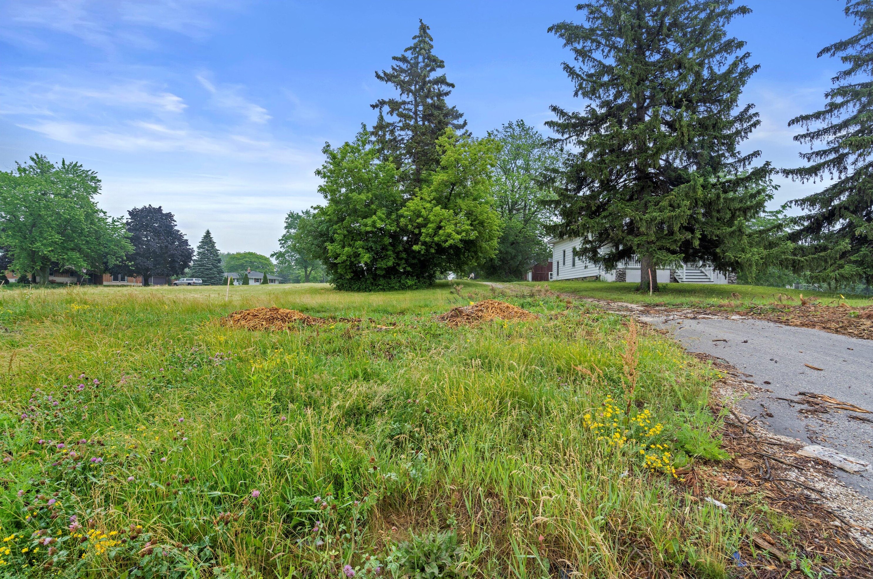 3840 Calhoun Rd, Brookfield WI  53005-2181 exterior