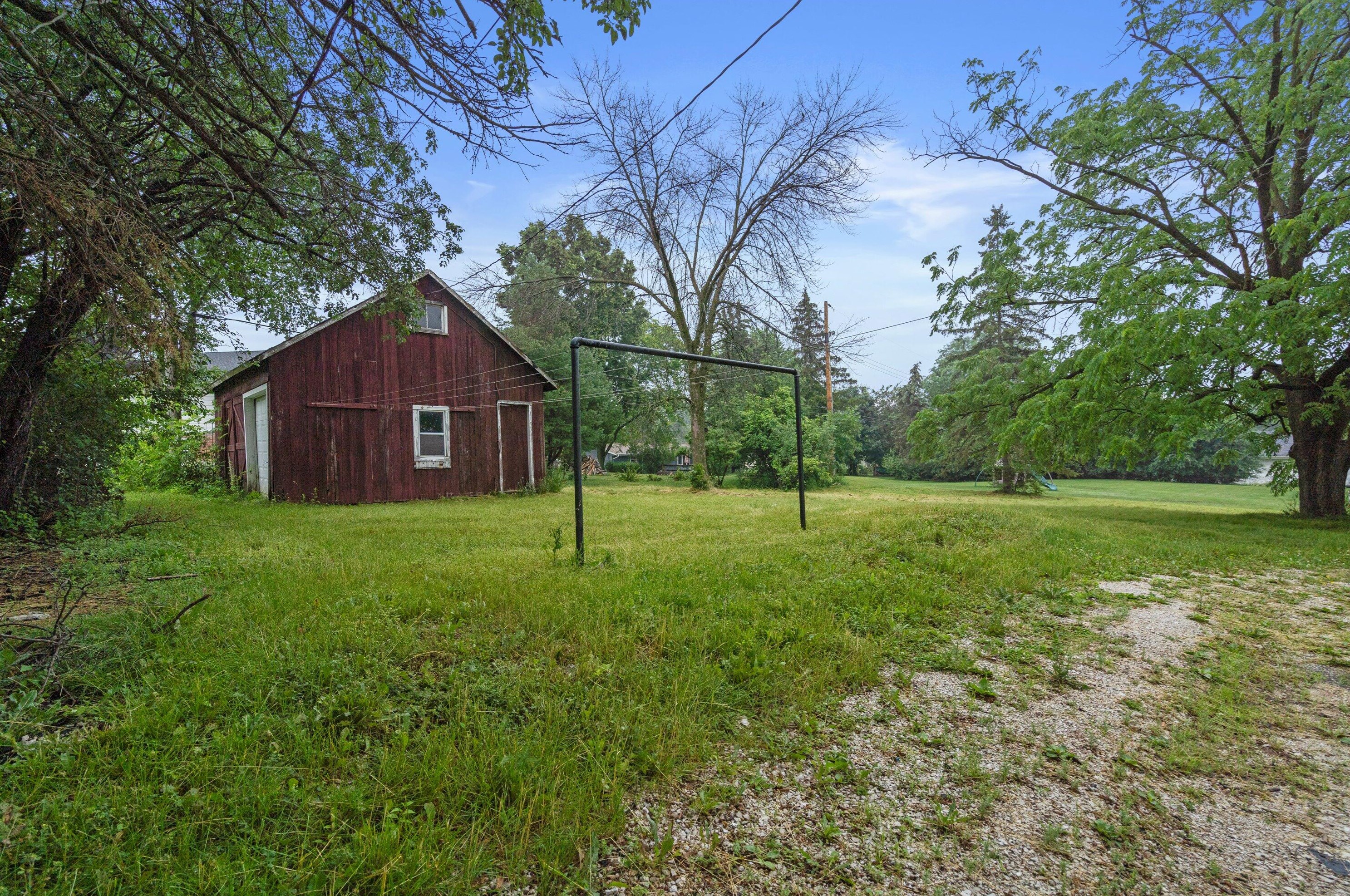 3840 Calhoun Rd, Brookfield WI  53005-2181 exterior