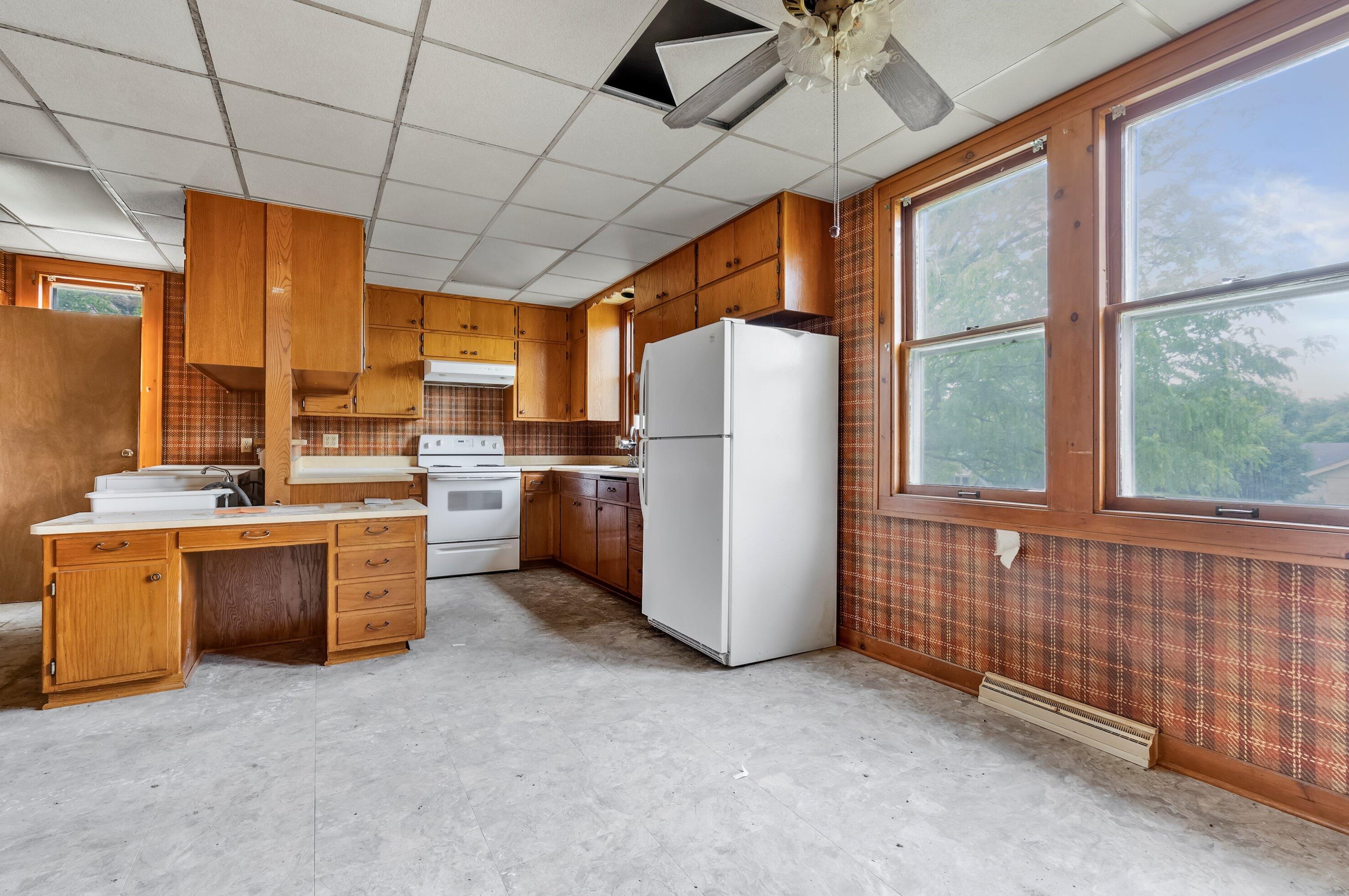 3840 Calhoun Rd, Brookfield WI  53005-2181 exterior