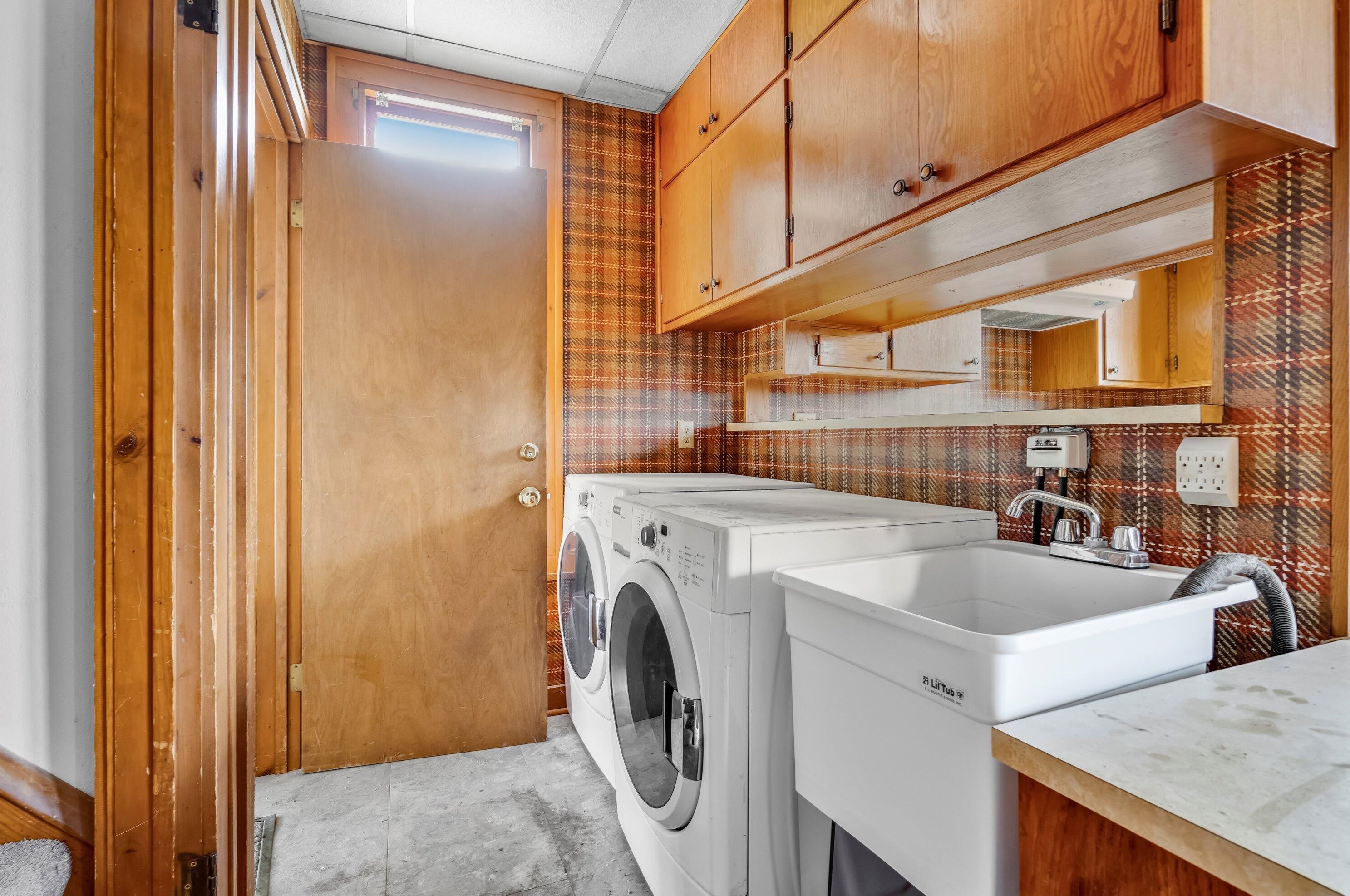 3840 Calhoun Rd, Brookfield WI  53005-2181 exterior