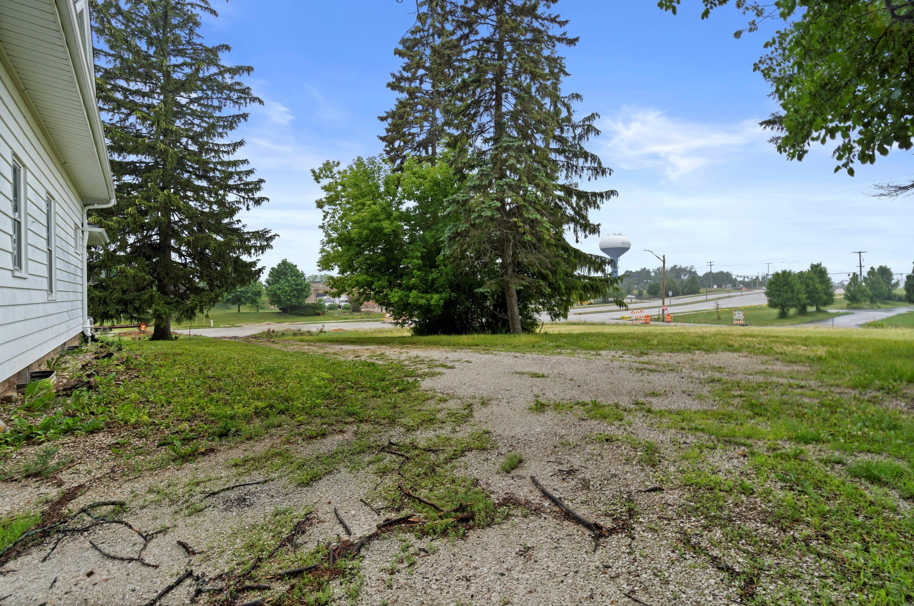 3840 Calhoun Rd, Brookfield WI  53005-2181 exterior