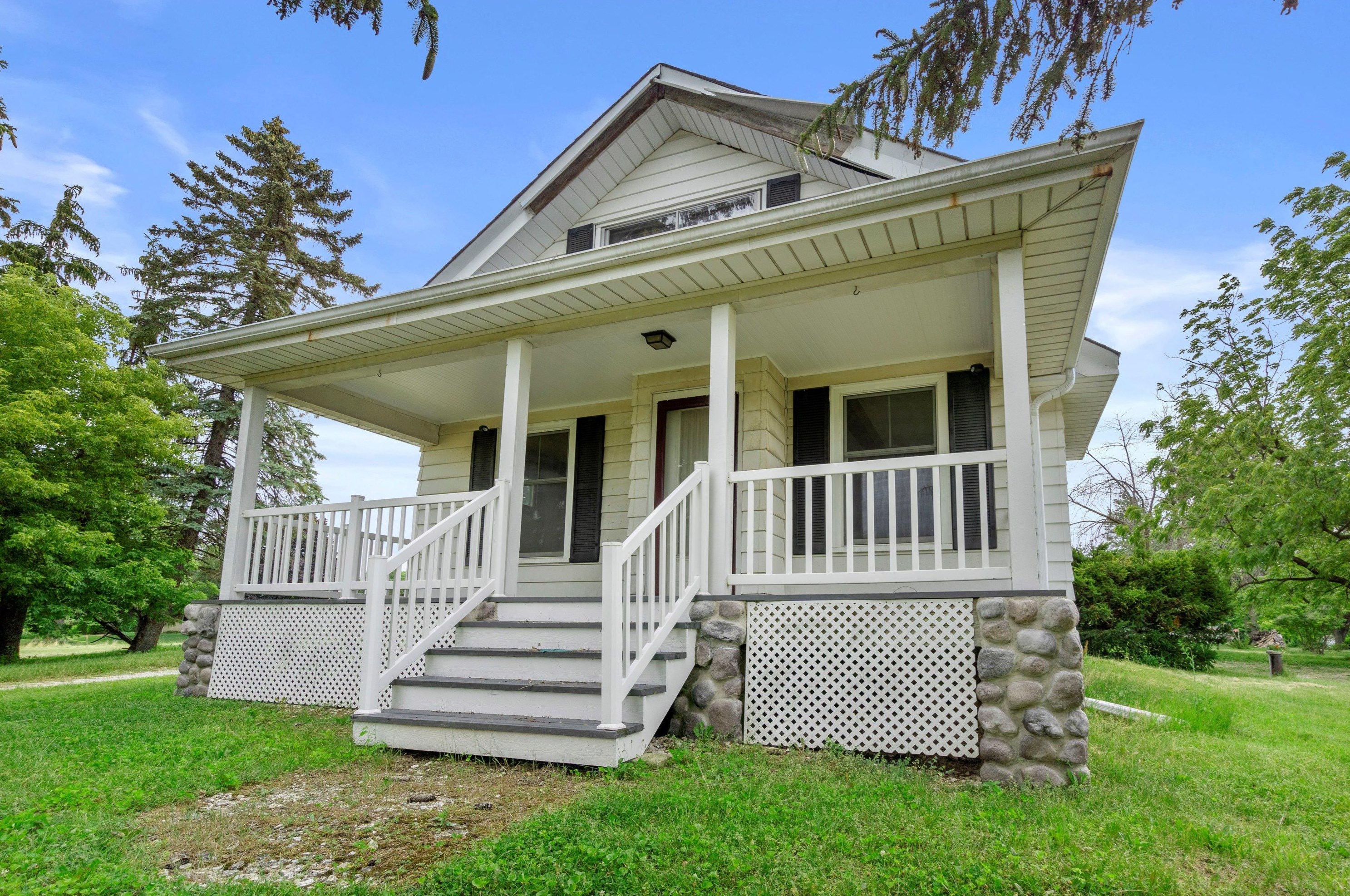 3840 Calhoun Rd, Brookfield WI  53005-2181 exterior