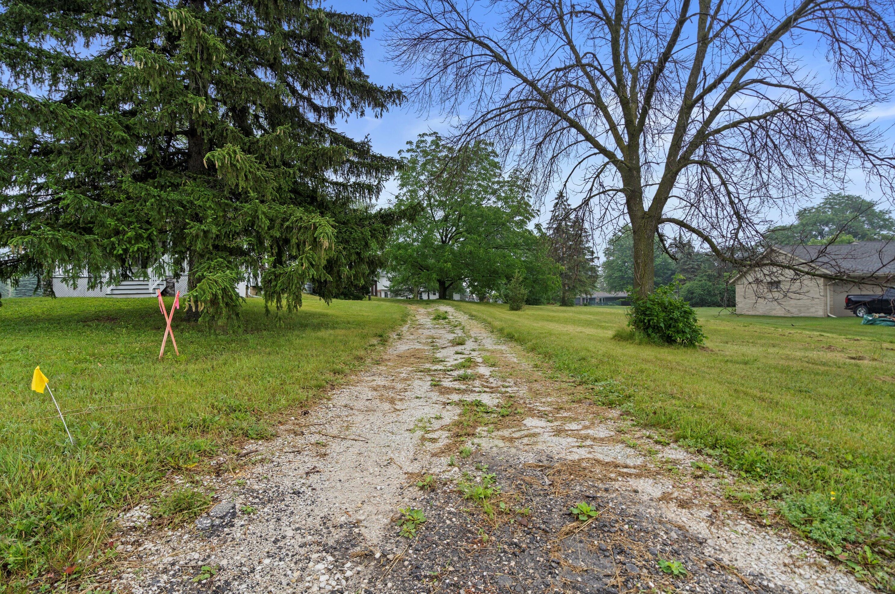 3840 Calhoun Rd, Brookfield WI  53005-2181 exterior