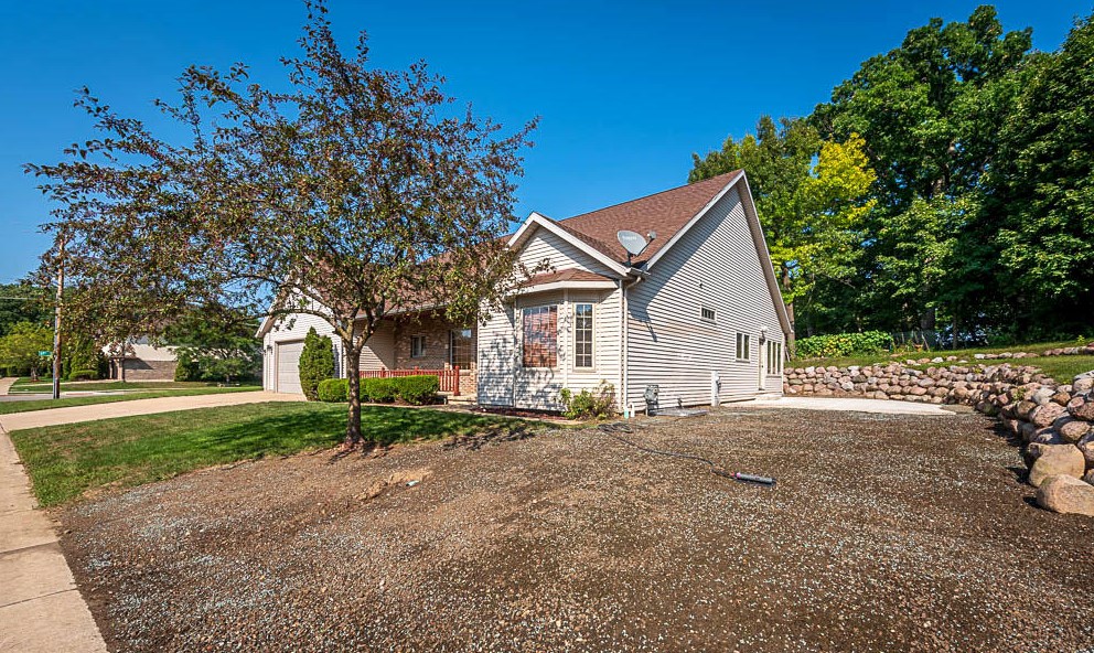 8915 38th Ave, Kenosha, WI 53142