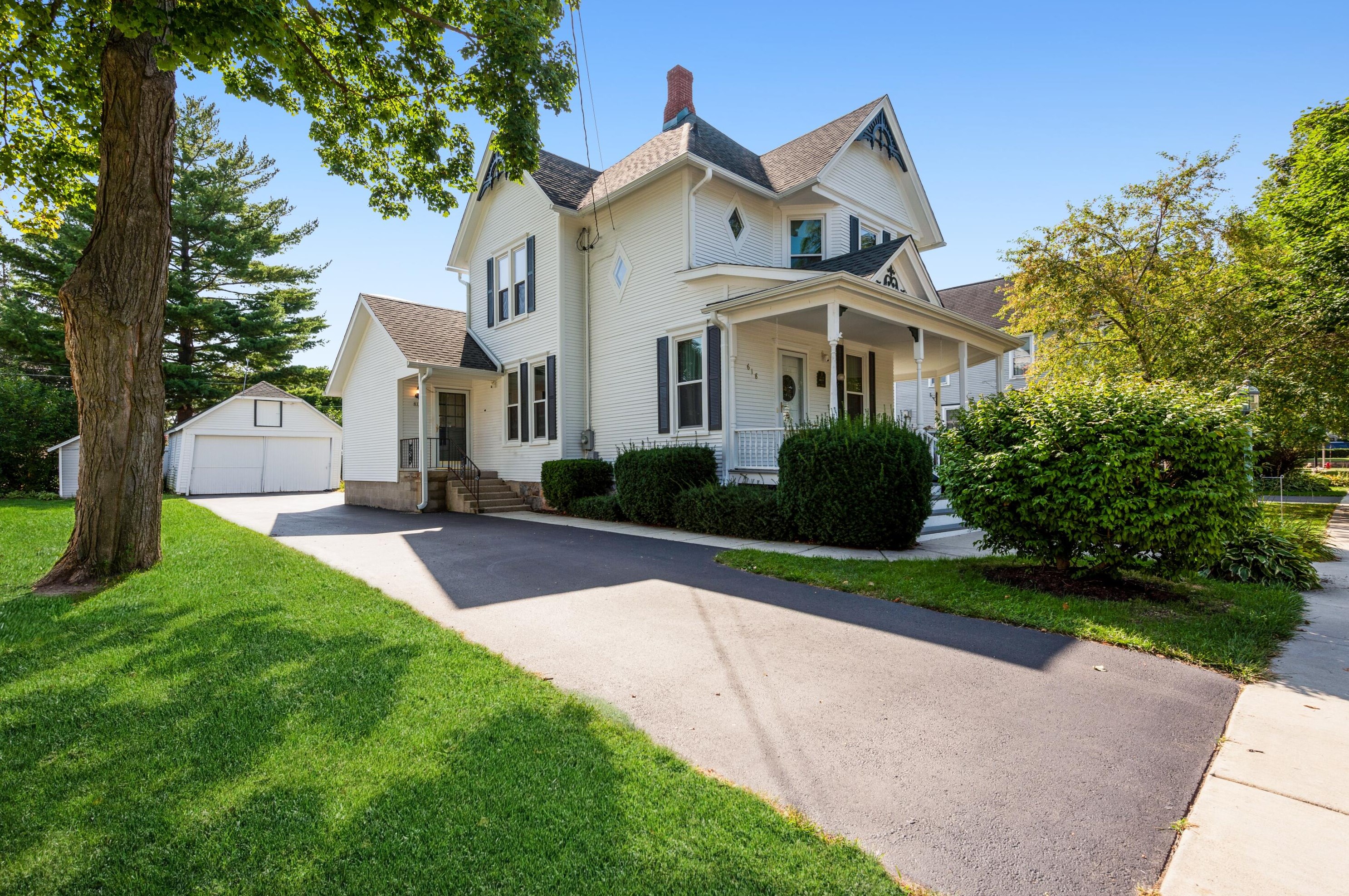 618 Sumner St, Genoa City, WI 53128-2053