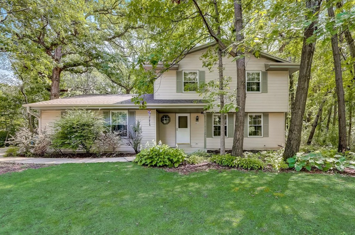 8417 Stonegate Rd, Waterford, WI 53185