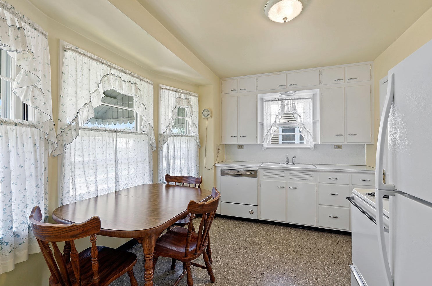 423 S 30th St, Manitowoc, WI 54220