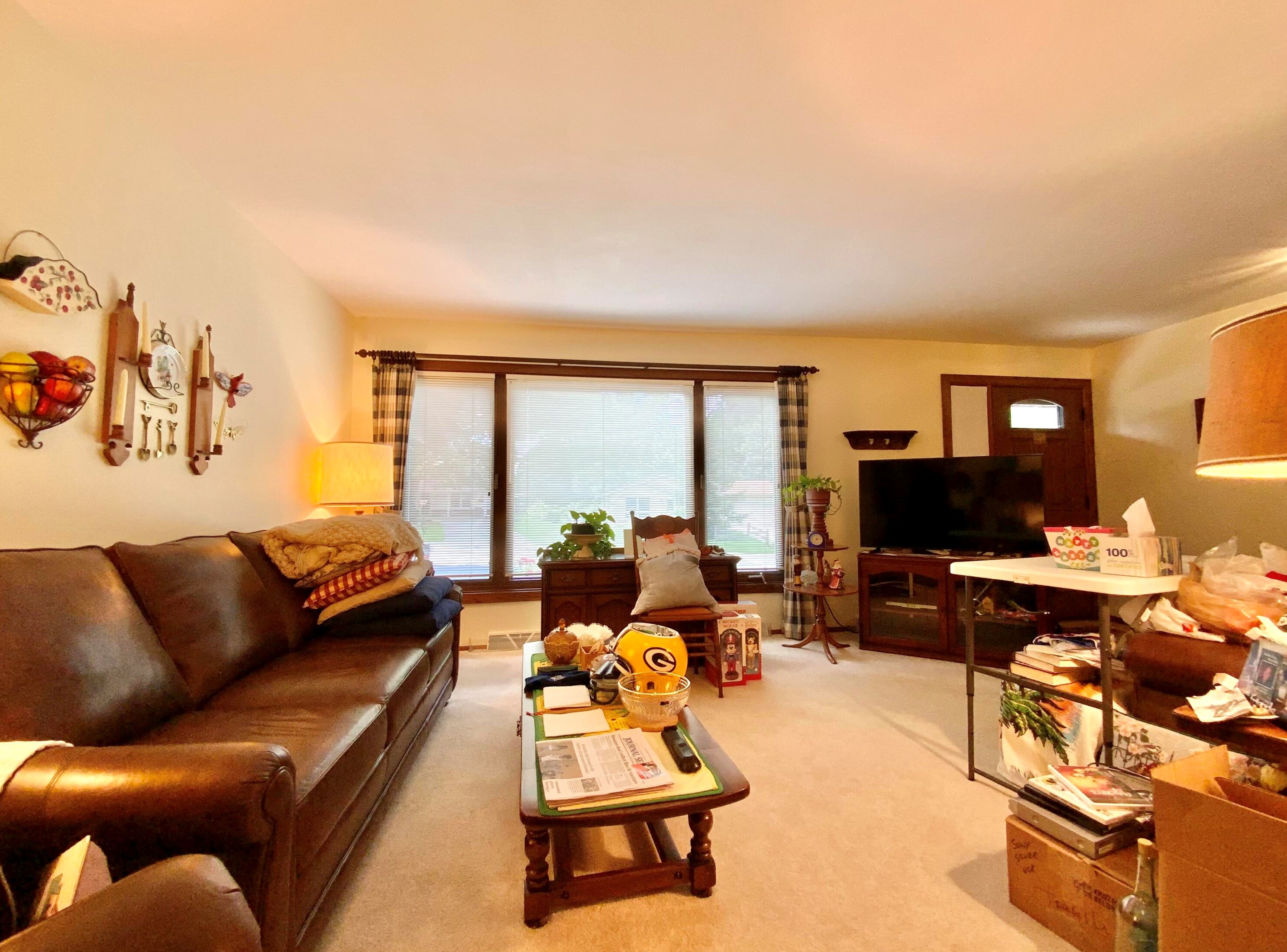 871 Crescent Ln, Chenequa, WI 53029
