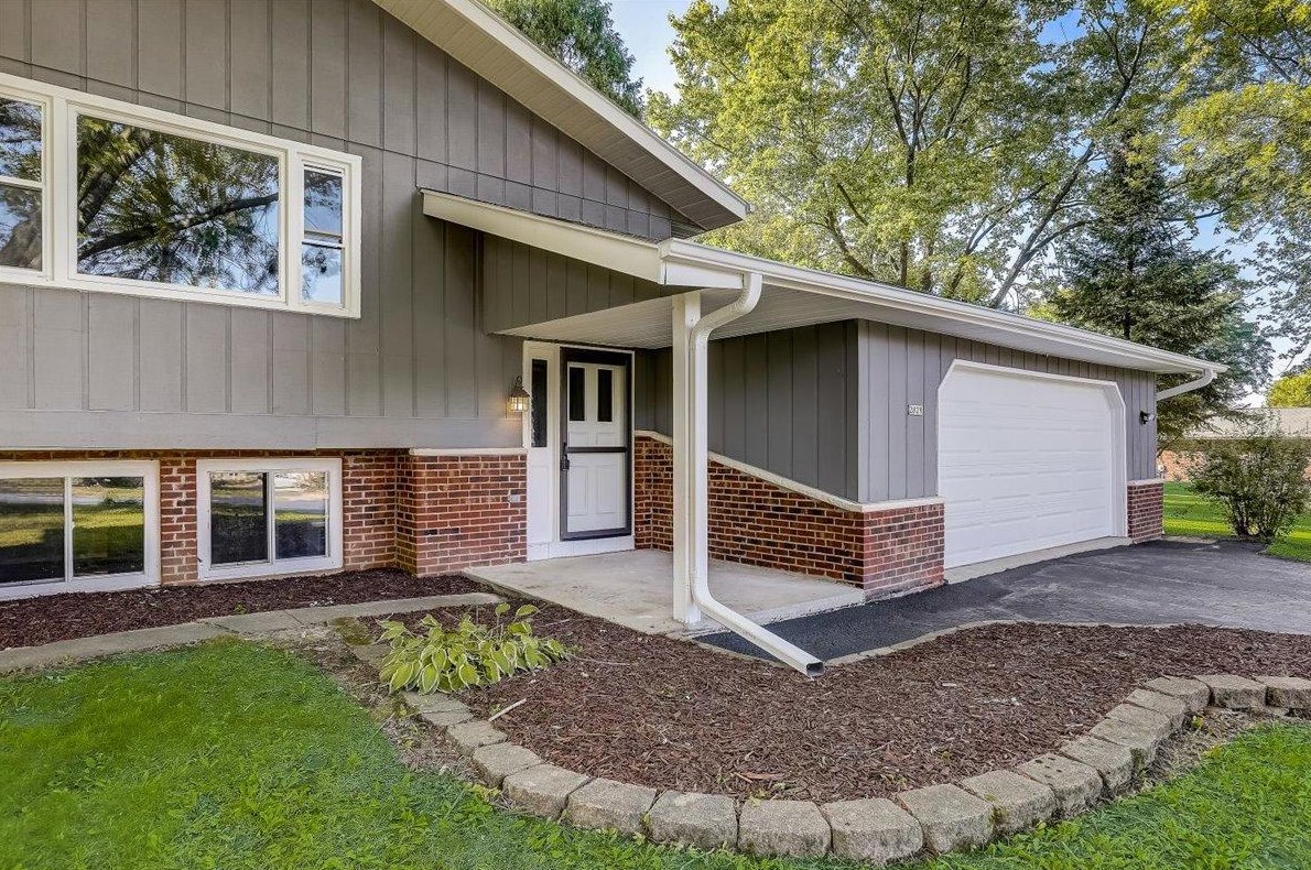 2829 Farview Dr, Richfield WI  53076-9712 exterior