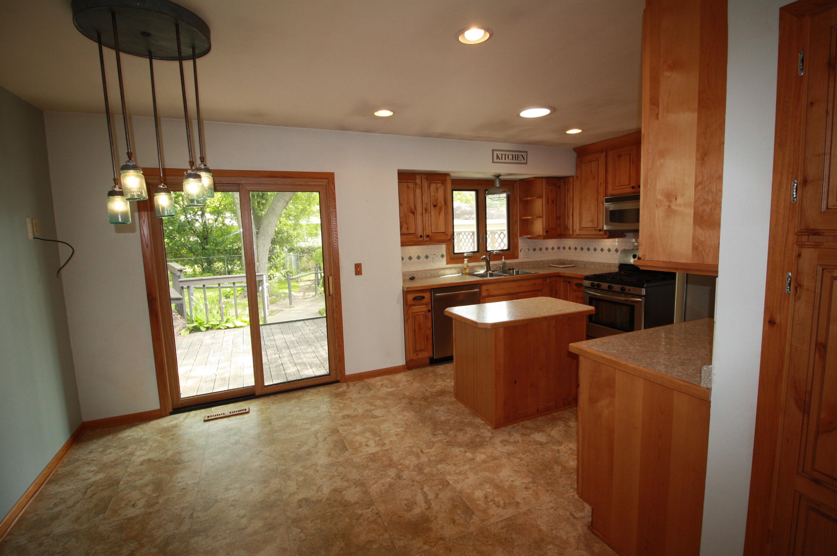 3529 Kingsberry St, Racine, WI 53406-1145