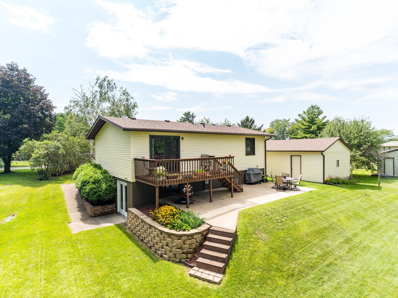 211 Viking Ct, Holmen, WI 54636