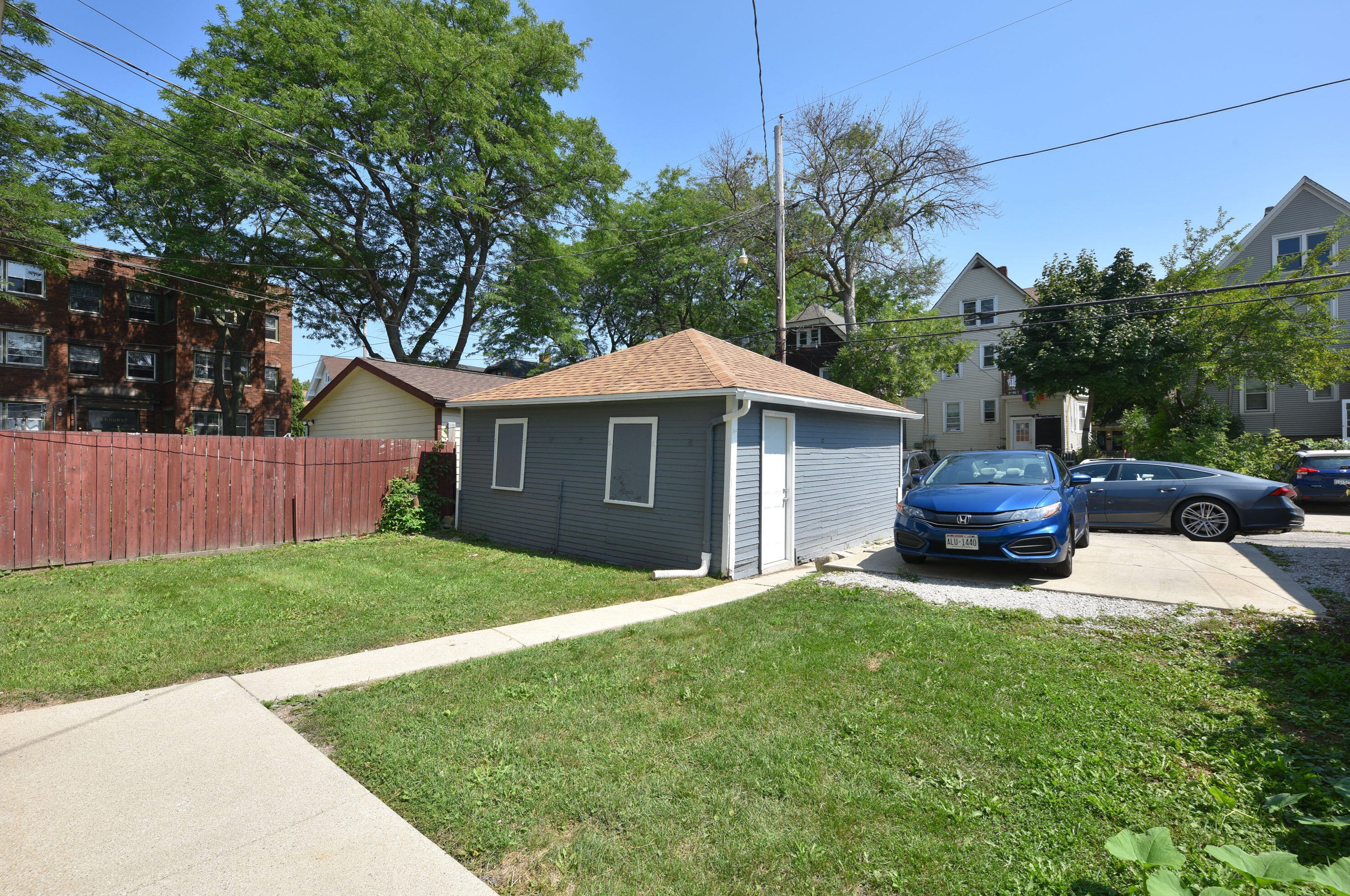 2972 Cramer St, Milwaukee WI 53211-3240 exterior