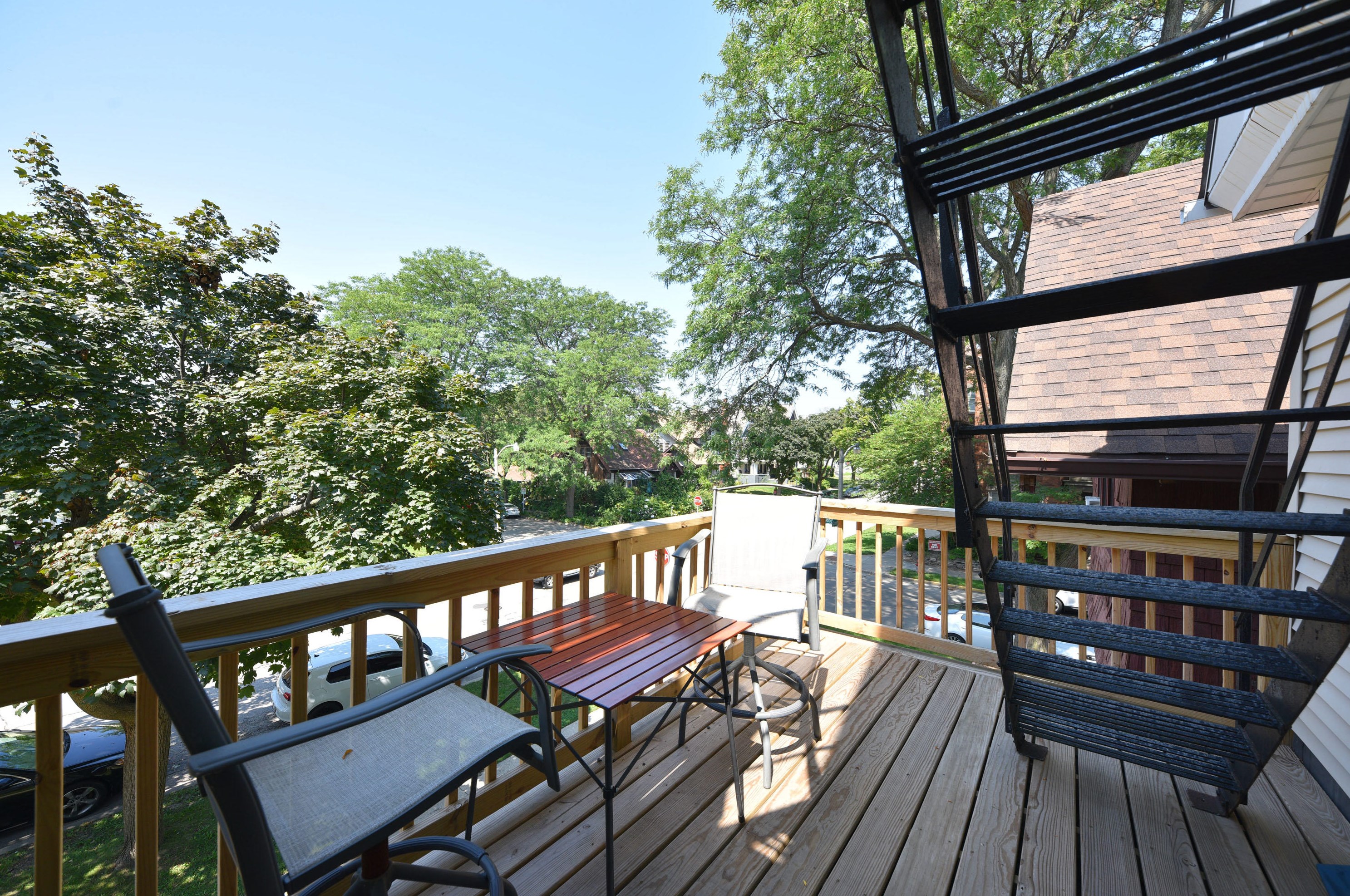 2972 Cramer St, Milwaukee WI 53211-3240 exterior