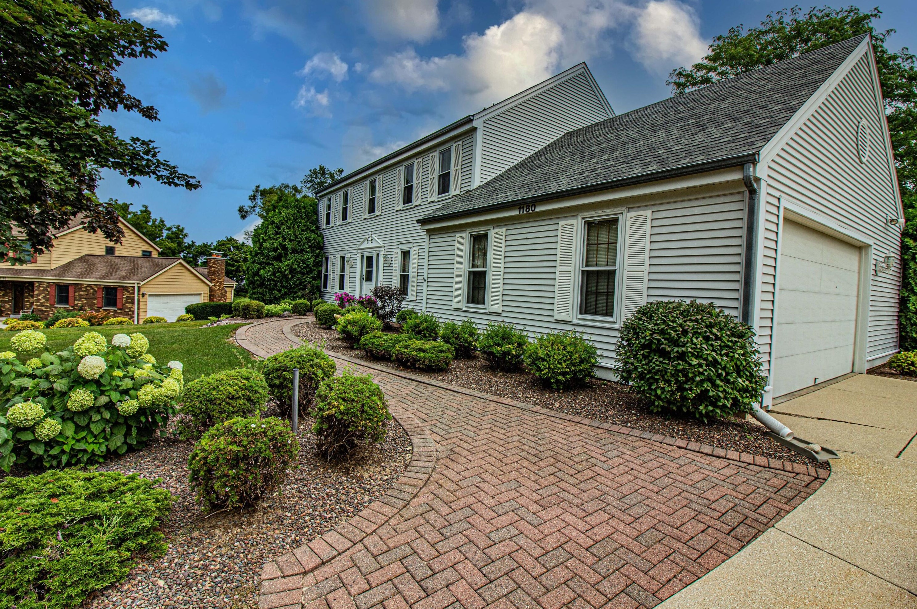 1180 Tanglewood Ct, Brookfield, WI 53005-6825