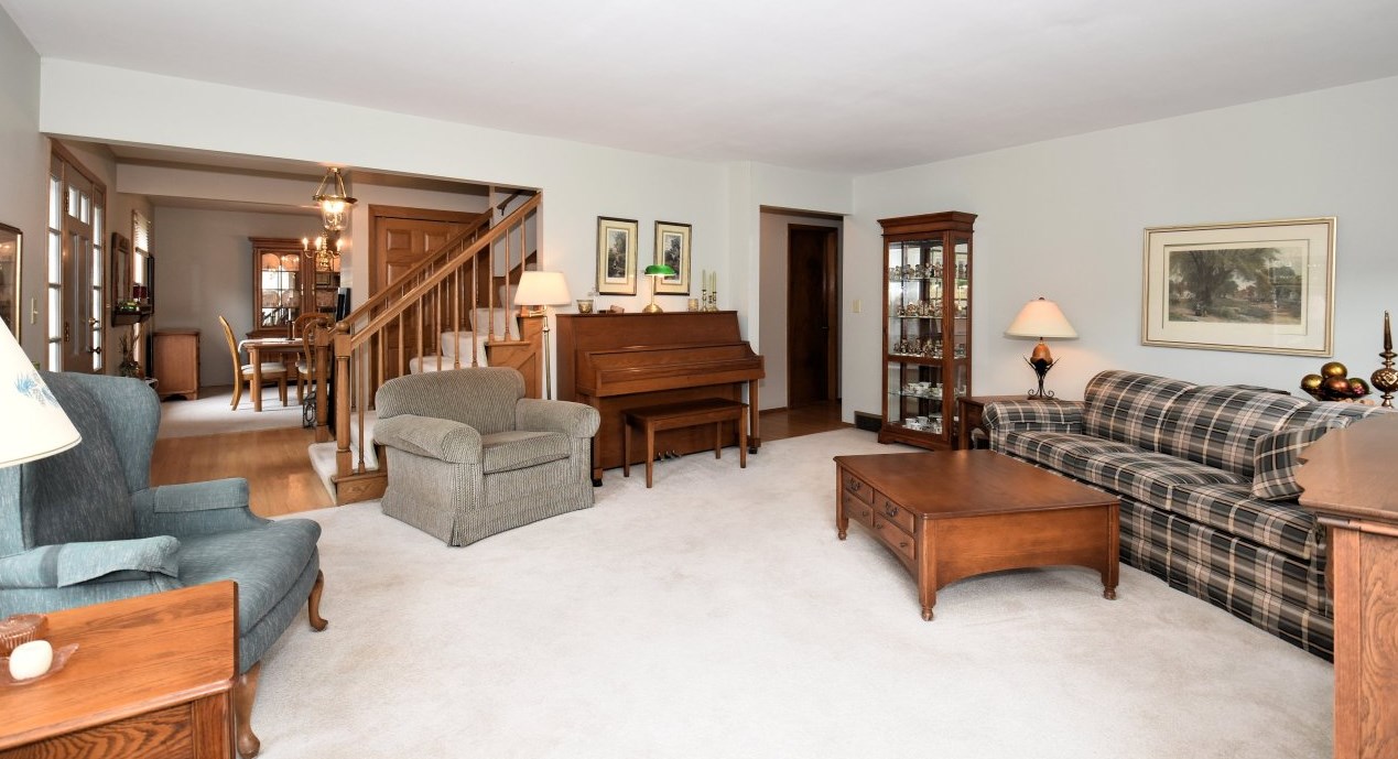 8926 Greenacre Ct, Greendale, WI 53129