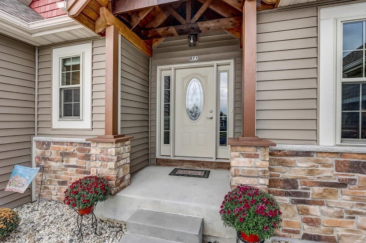 871 Pinnacle Dr, Lake Mills, WI 53551