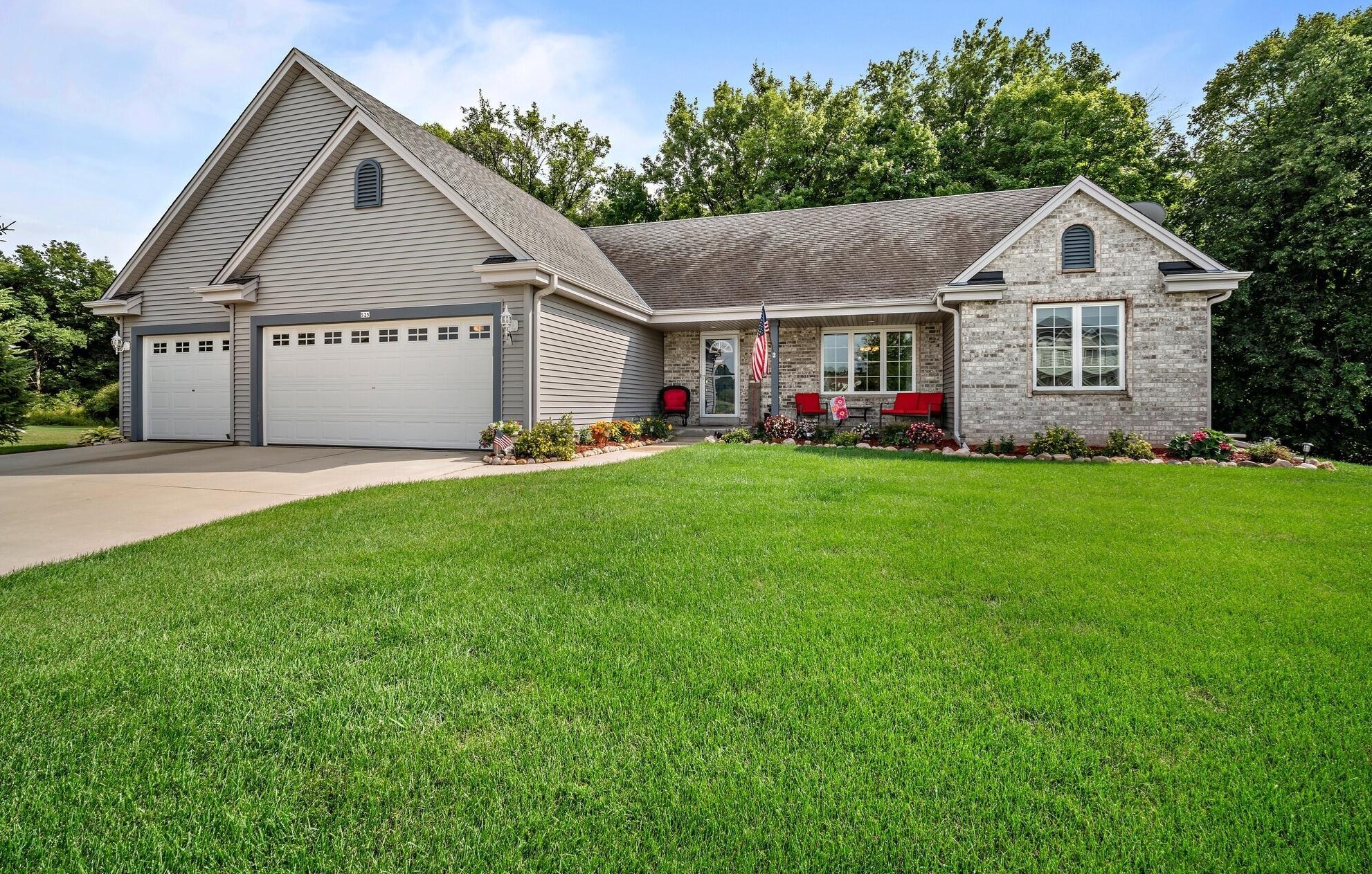 525 Yosemite Ave, Hartford, WI 53027