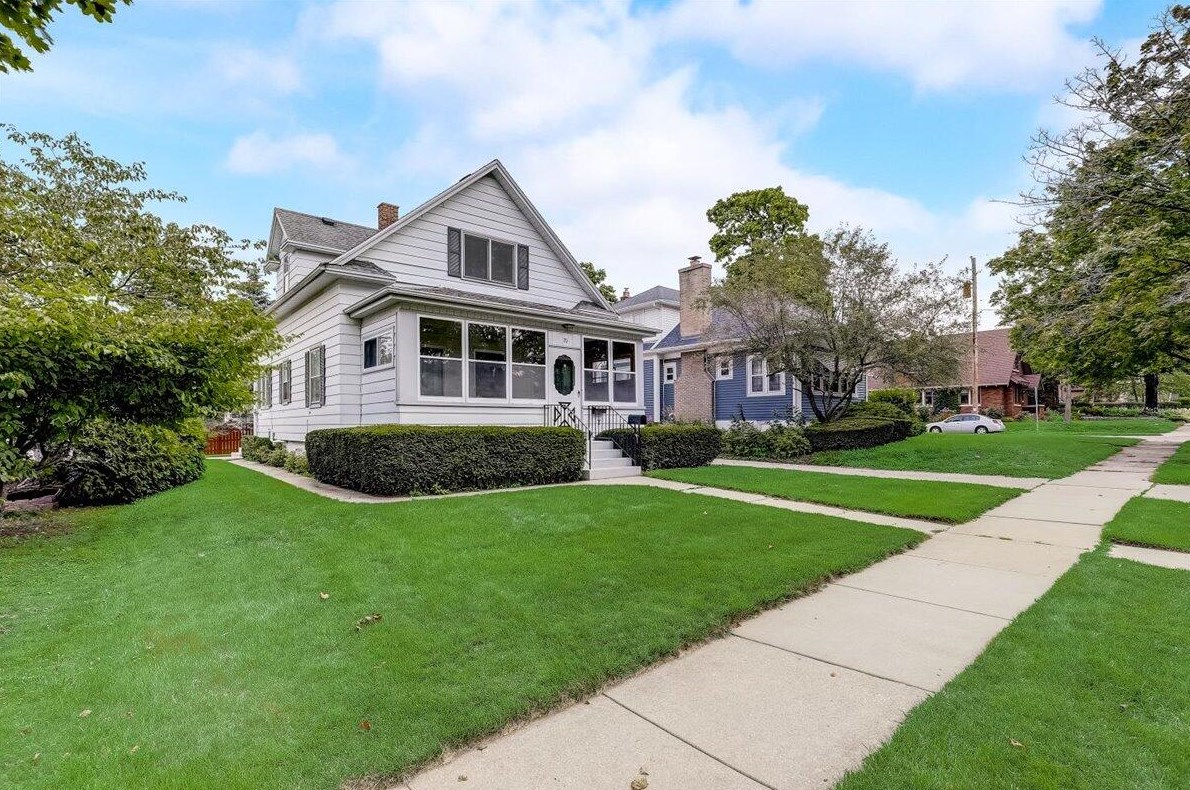 70 Highland Ave, Hartford, WI 53027