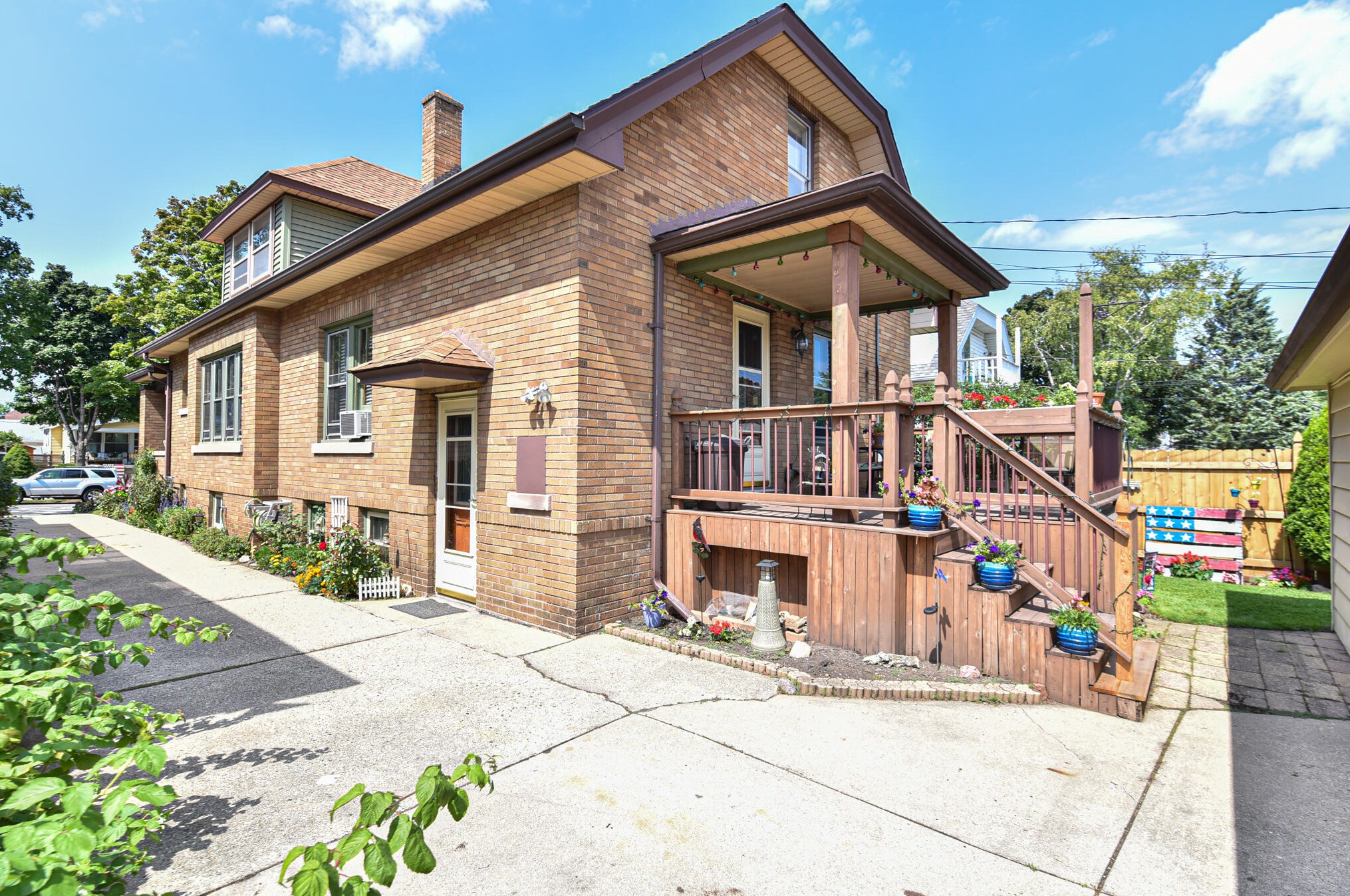 3412 9 Pl, Milwaukee WI 53215-3211 exterior