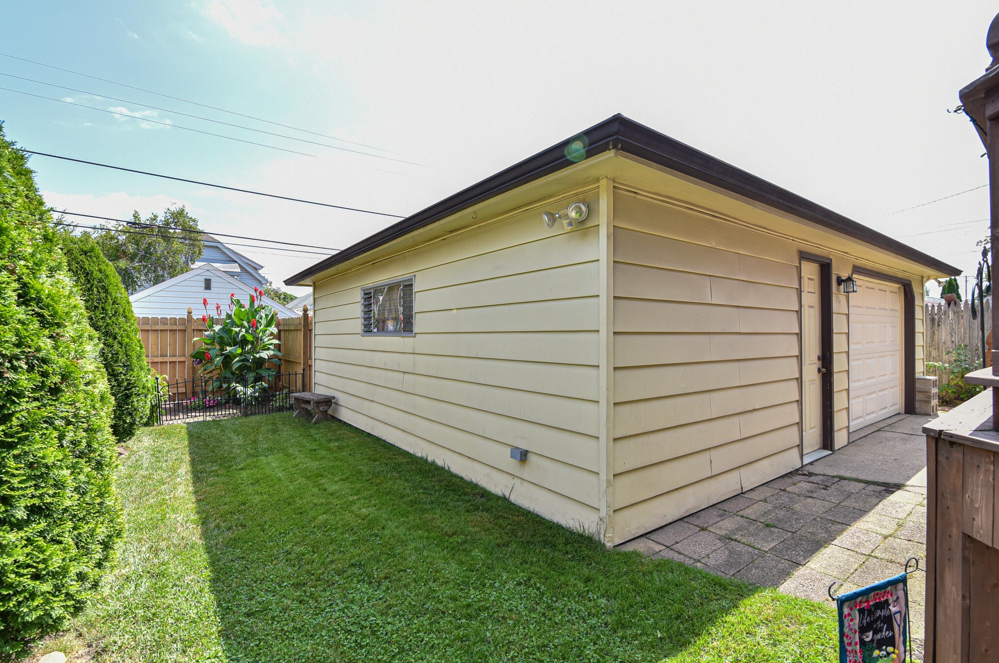 3412 9 Pl, Milwaukee WI 53215-3211 exterior