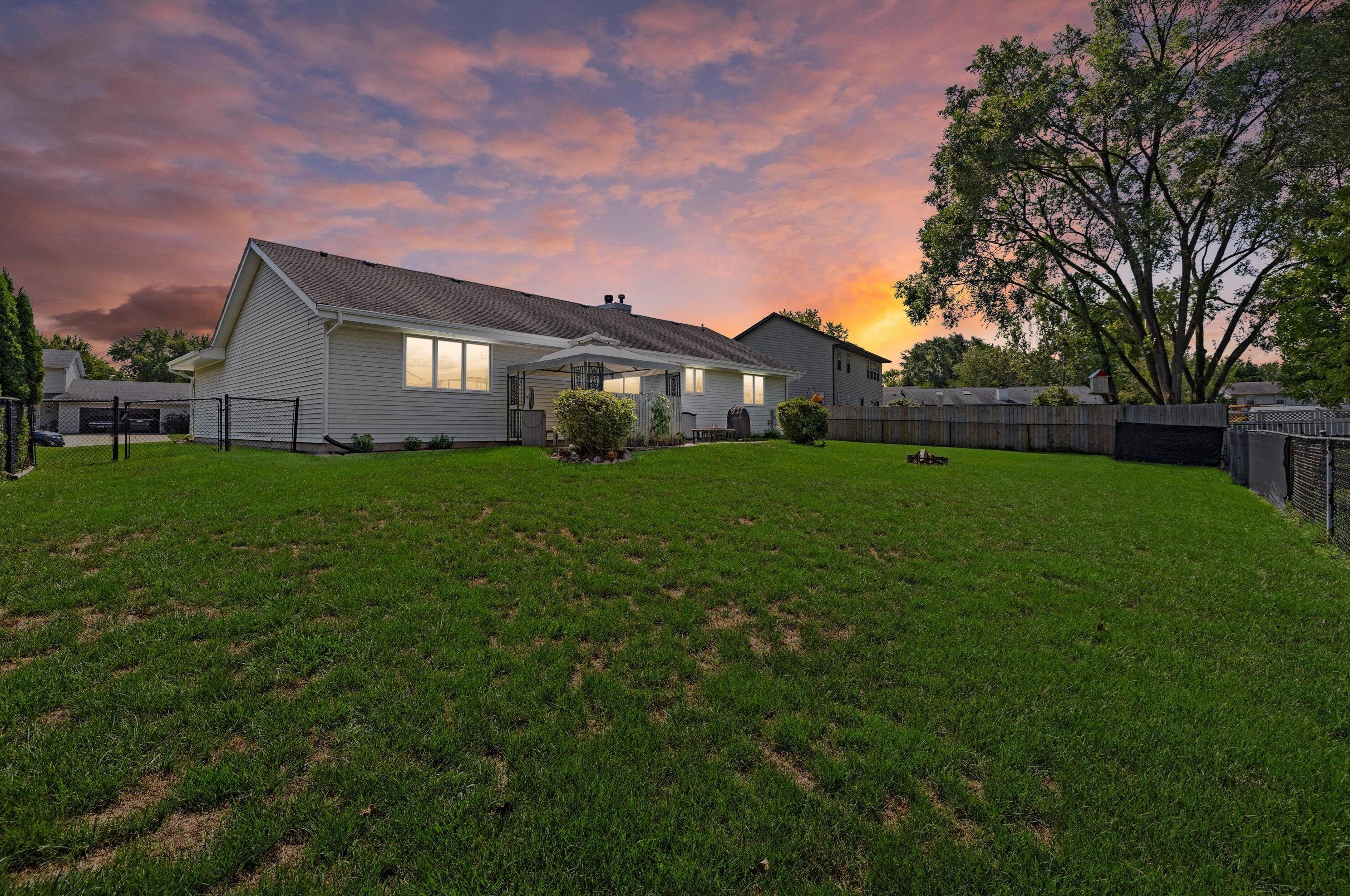 308 Foxmead Dr, Waterford, WI 53185
