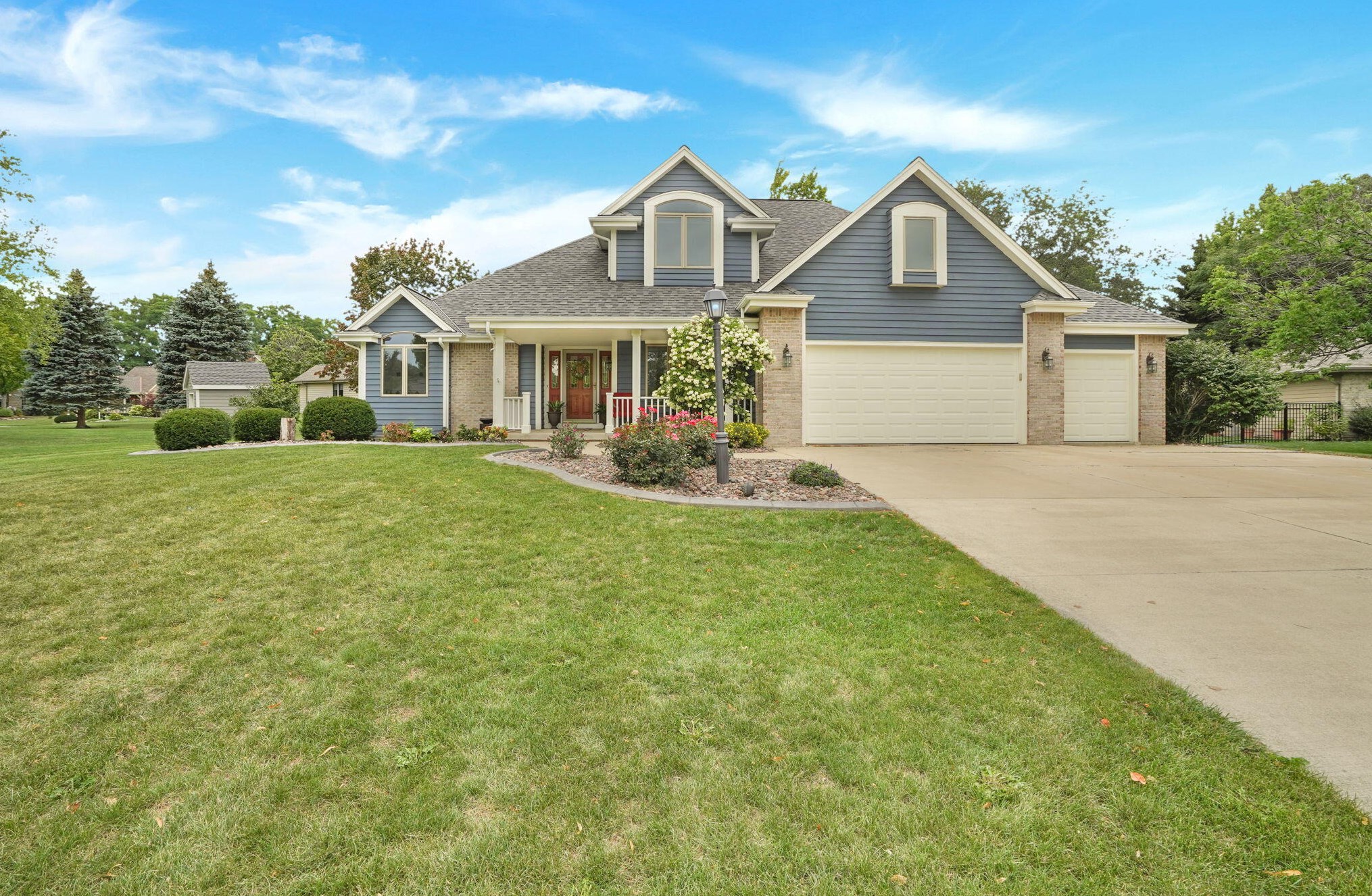 8326 Ashley Ln, Racine, WI 53406-2565