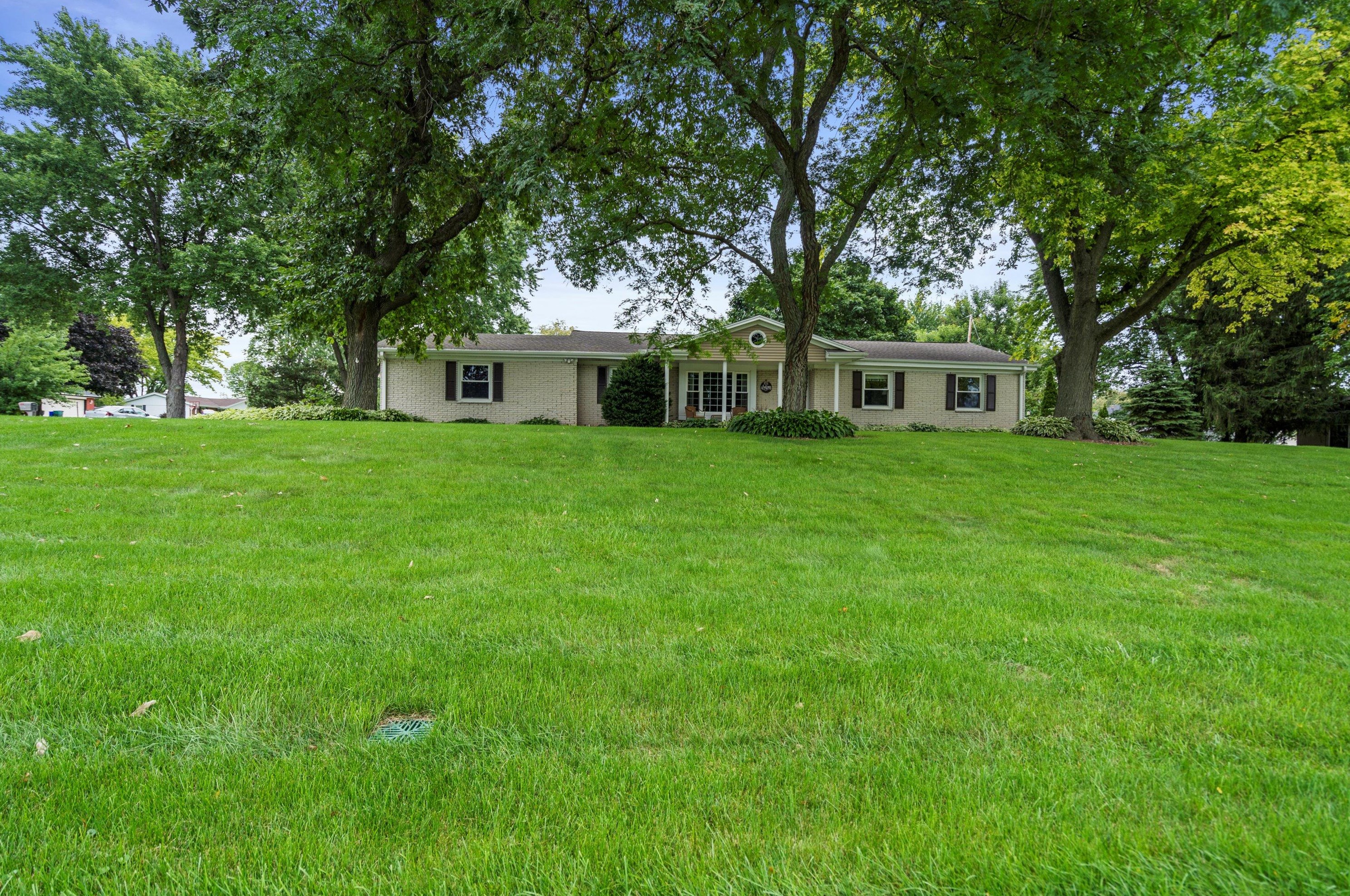 4750 Wessex Dr, Brookfield, WI 53045-1150