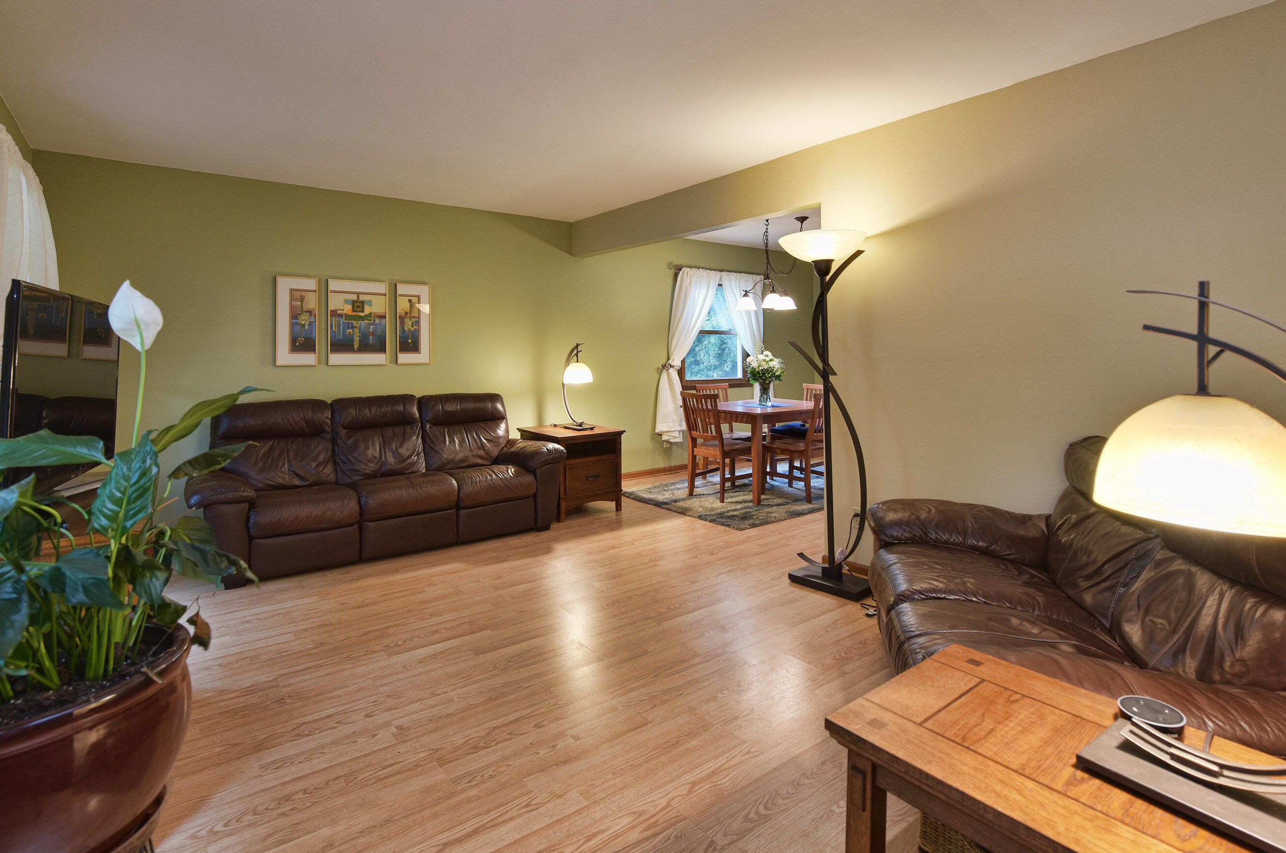 225 Willow Dr, Chenequa, WI 53029