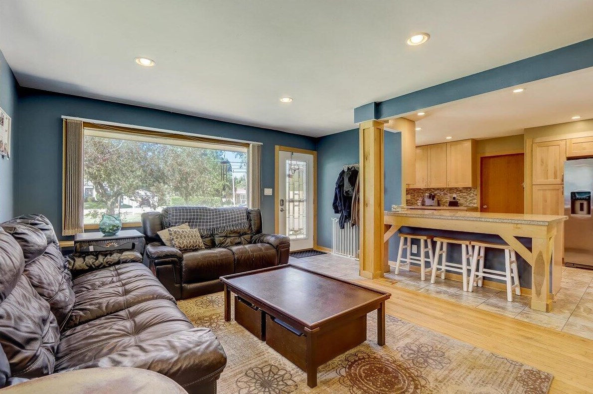 519 4 Mile Rd, Racine, WI 53402-2207